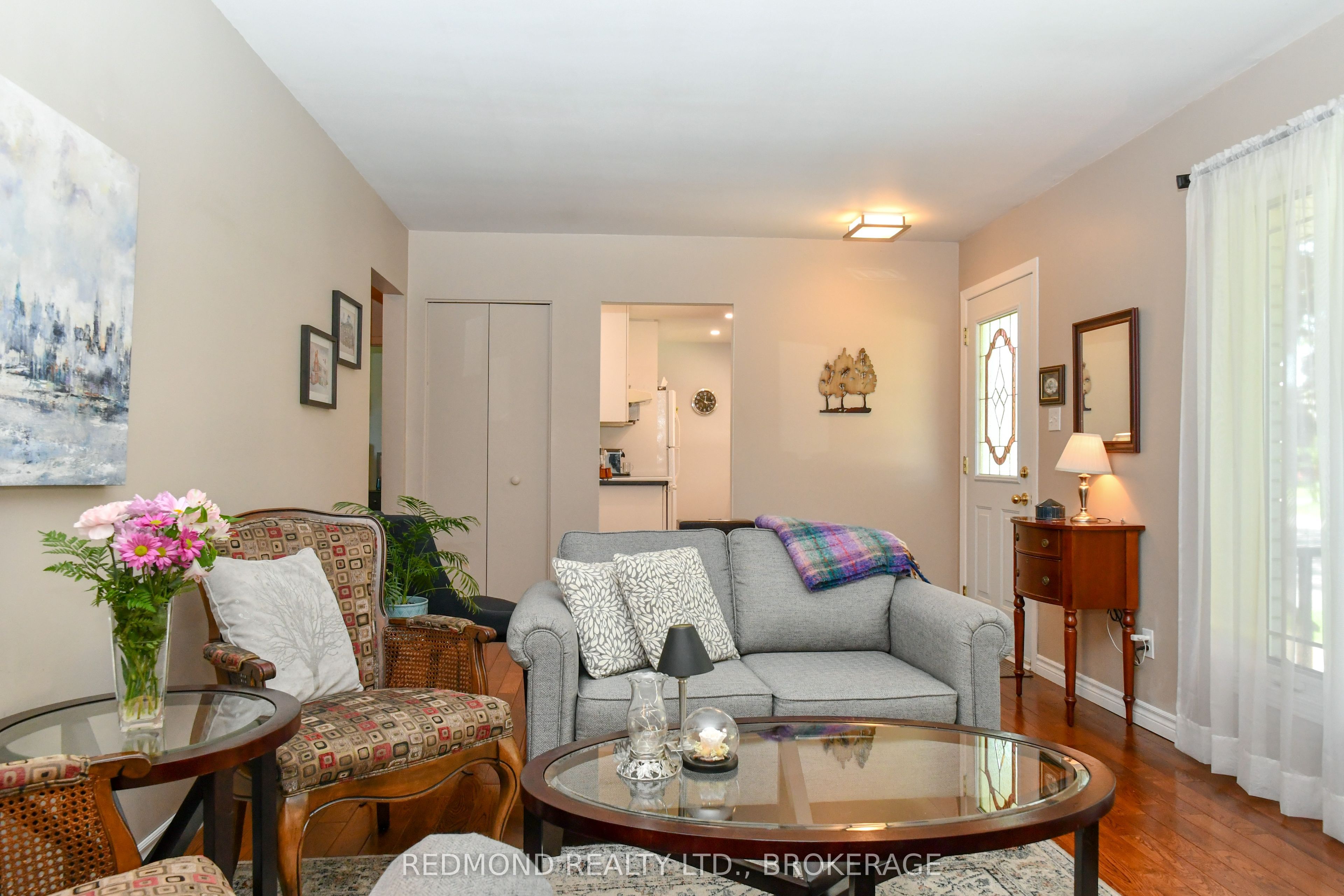475 Pine Street E Property Photo 7
