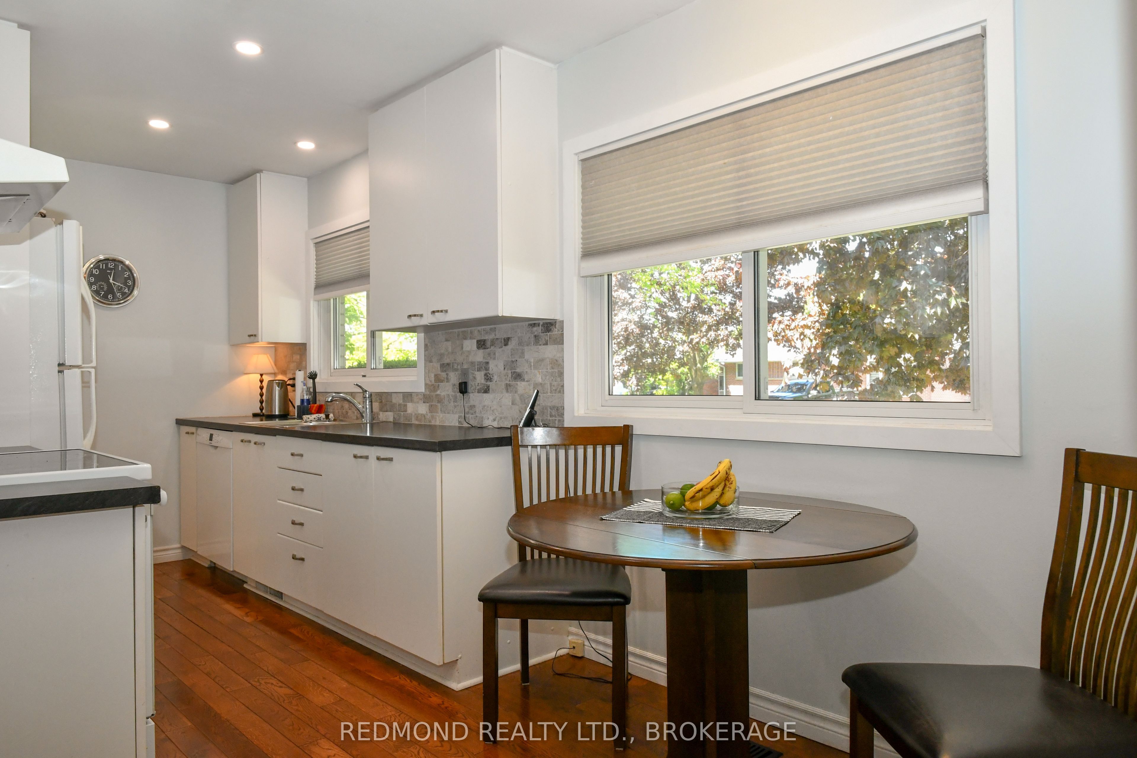 475 Pine Street E Property Photo 8