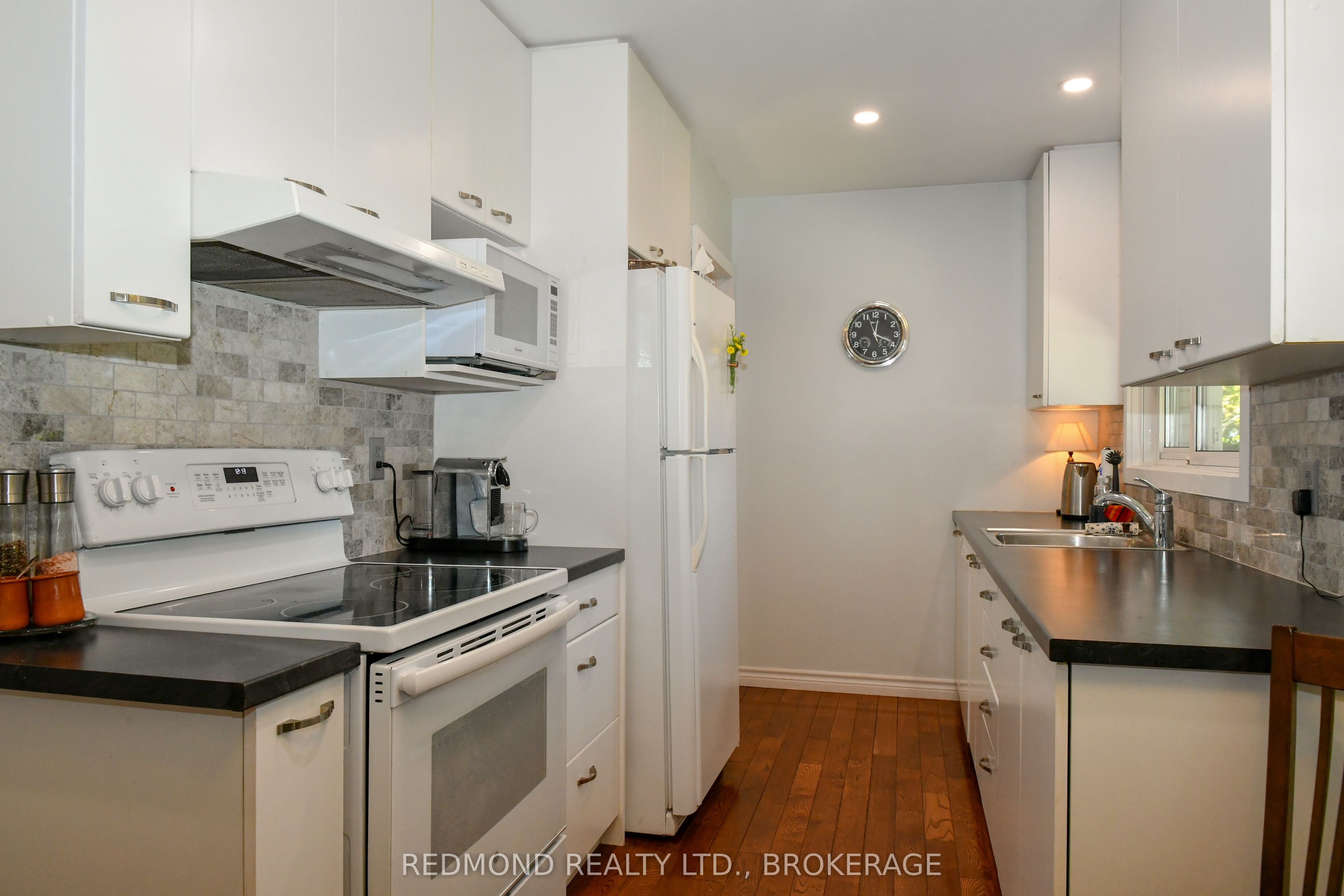 475 Pine Street E Property Photo 10