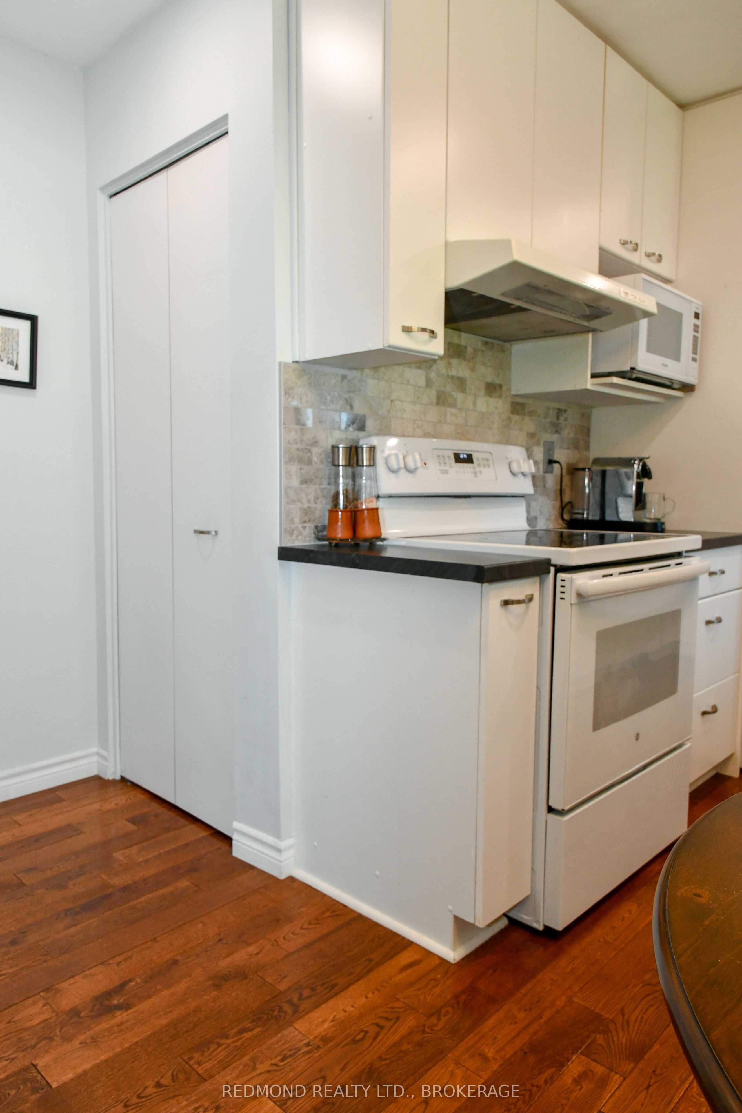 475 Pine Street E Property Photo 11