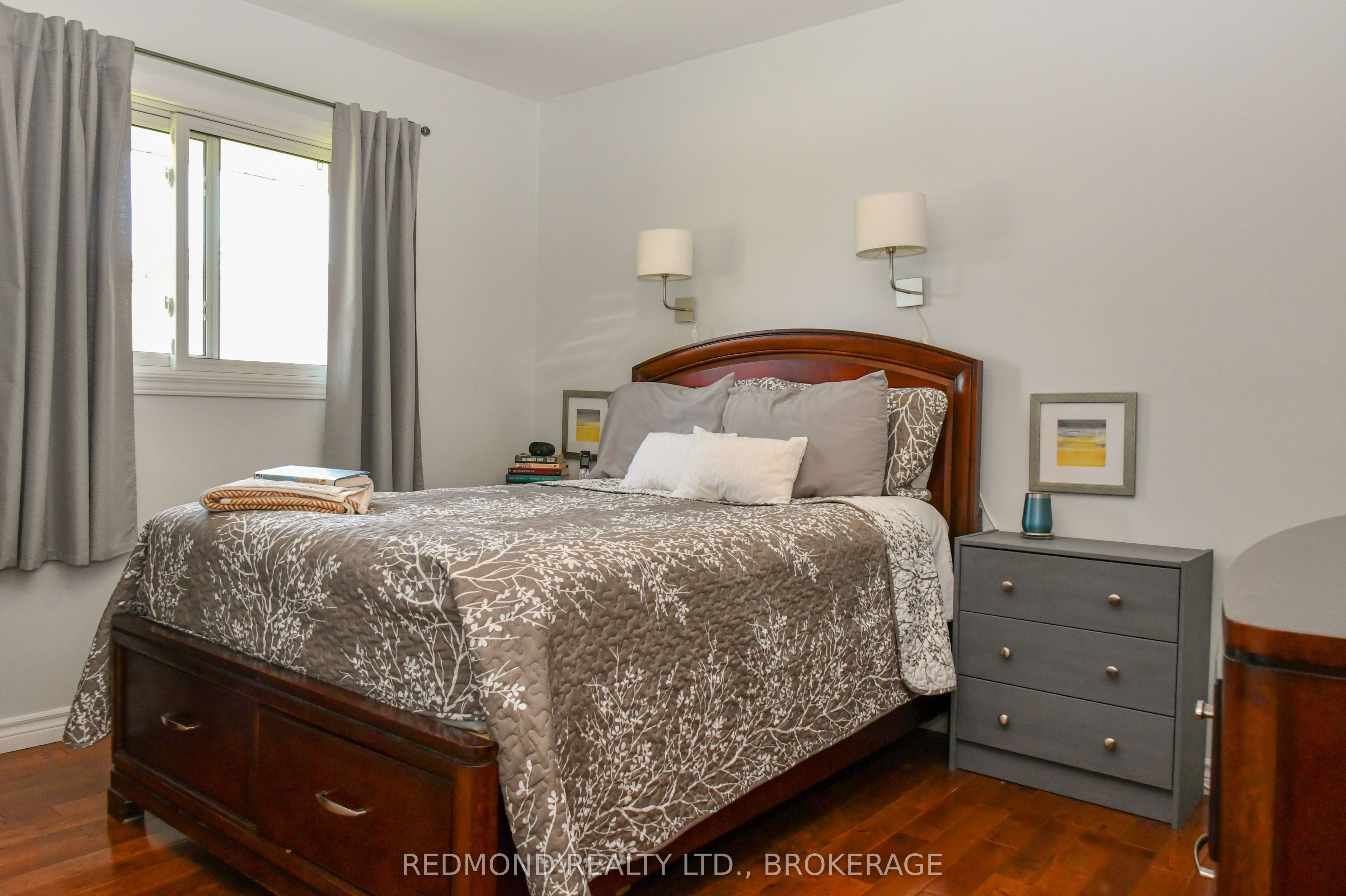 475 Pine Street E Property Photo 14