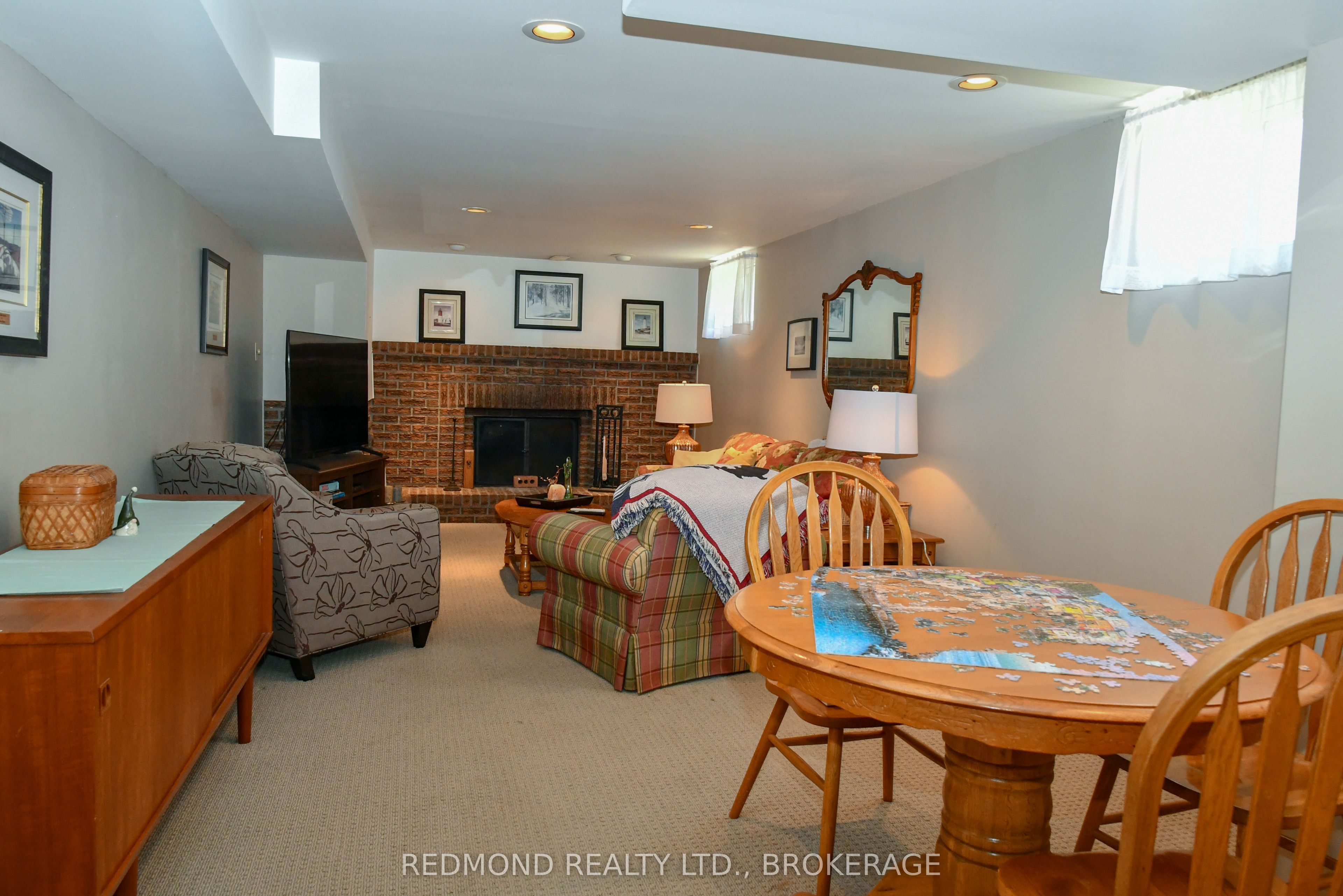 475 Pine Street E Property Photo 21