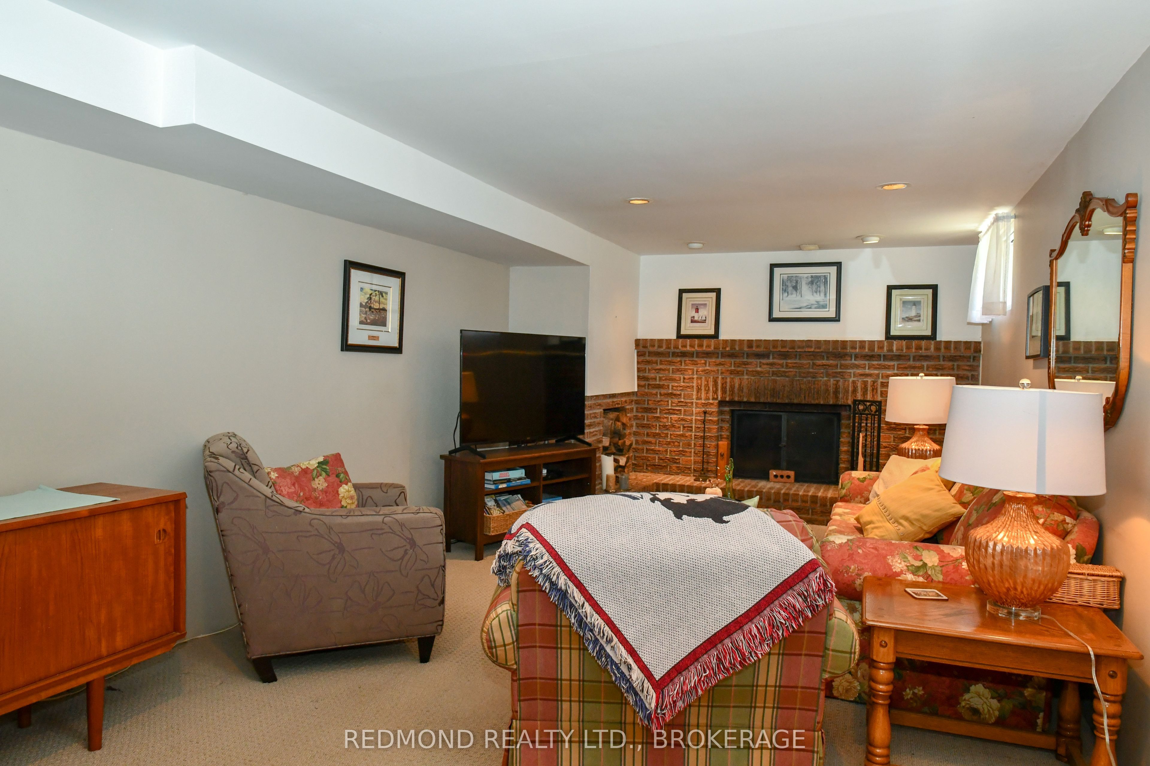 475 Pine Street E Property Photo 22