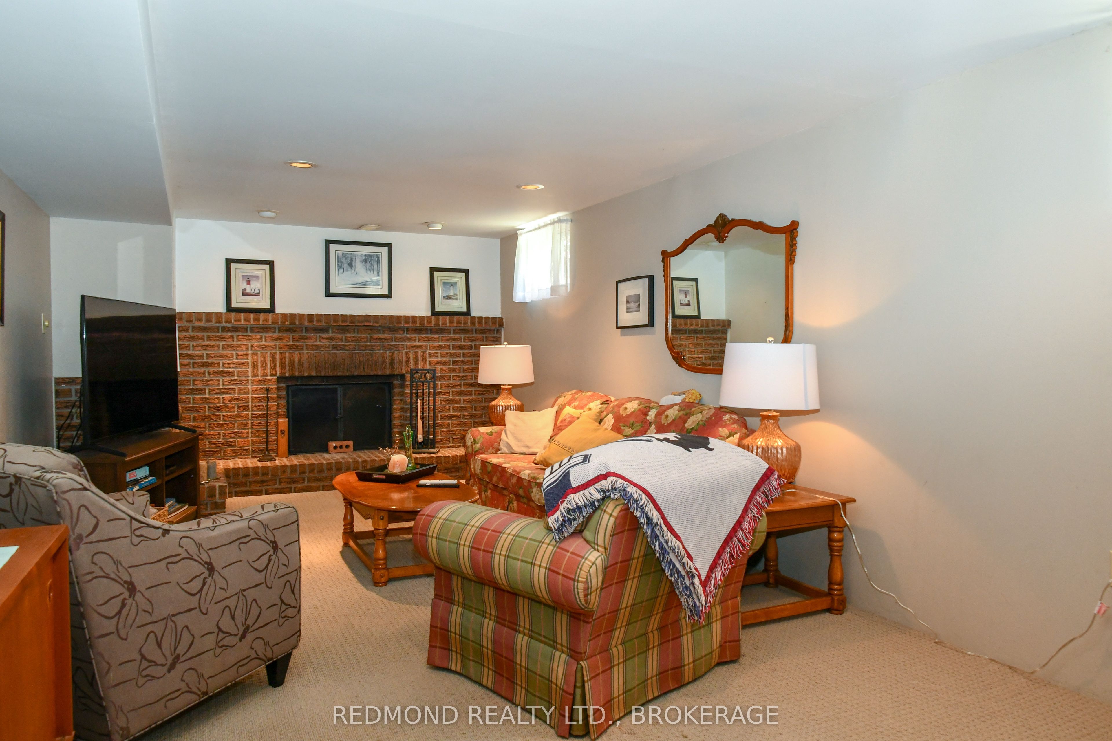 475 Pine Street E Property Photo 23