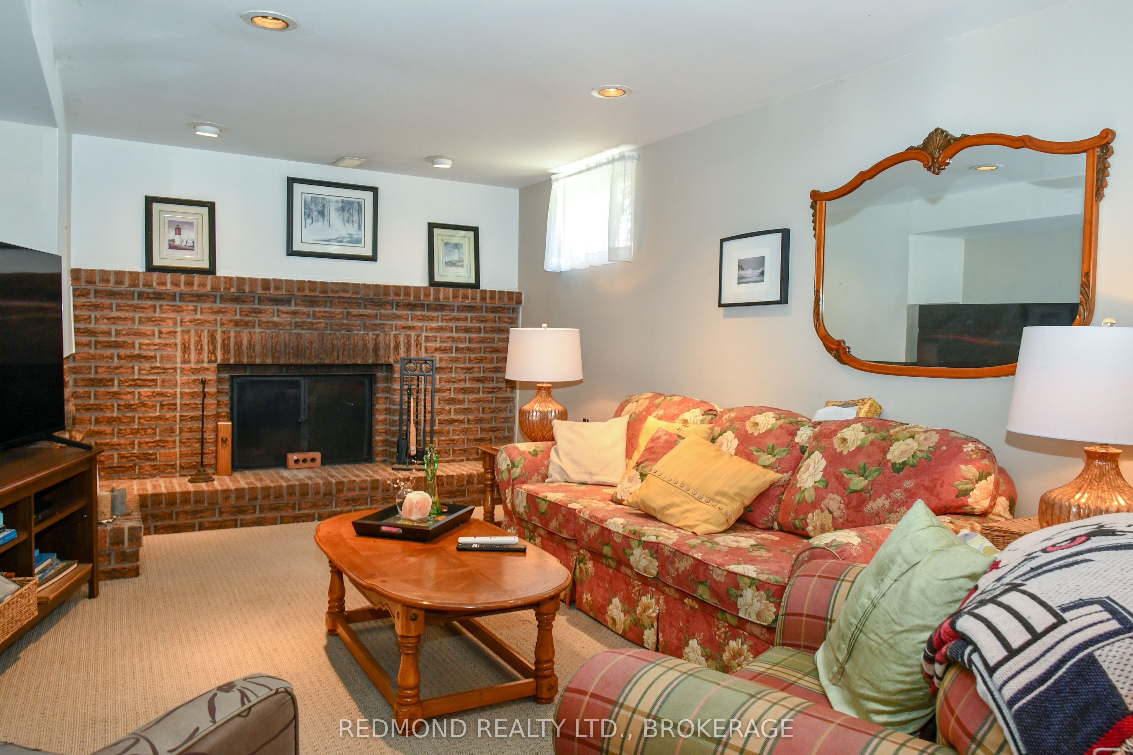 475 Pine Street E Property Photo 24