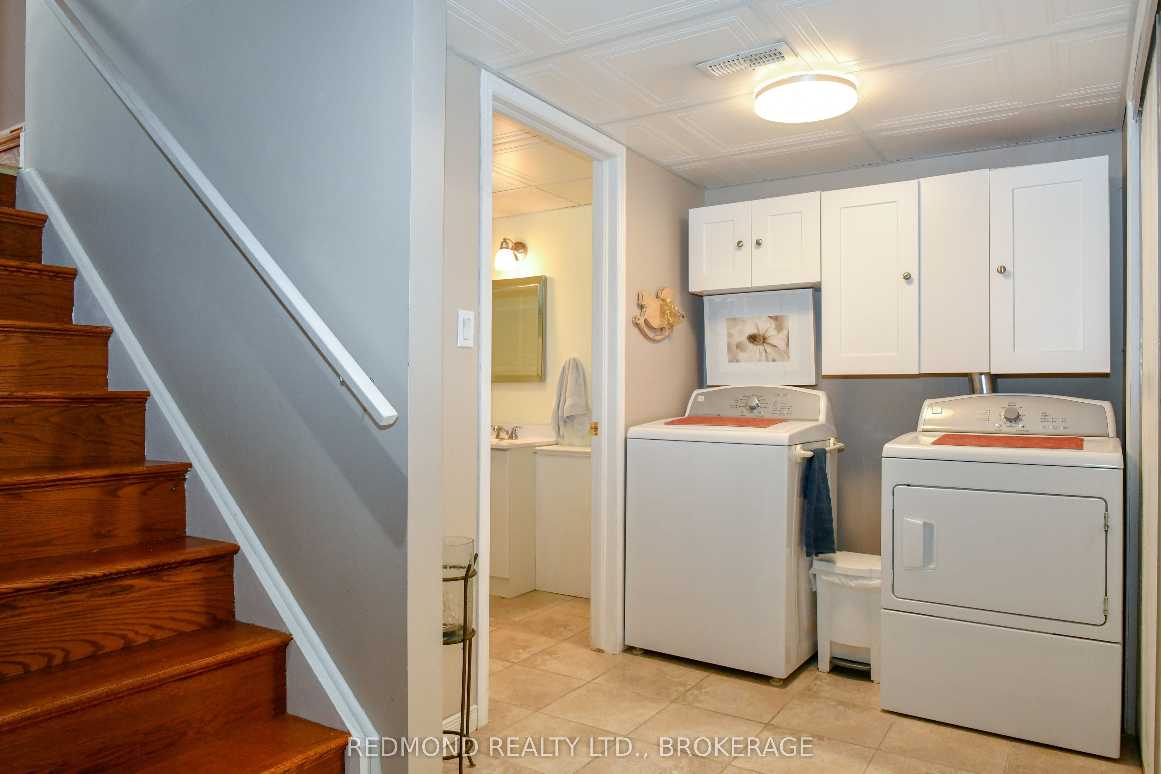 475 Pine Street E Property Photo 28