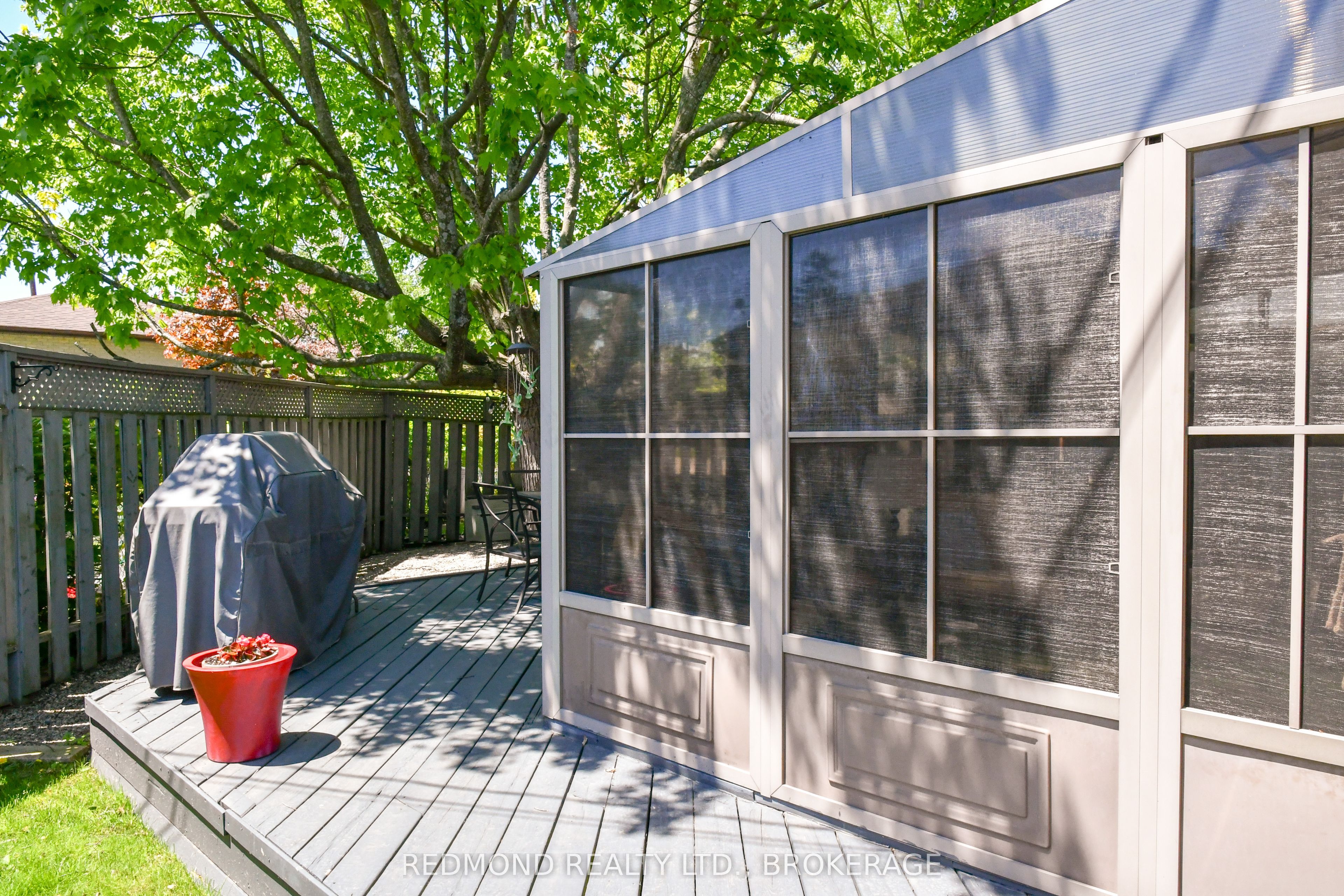 475 Pine Street E Property Photo 40