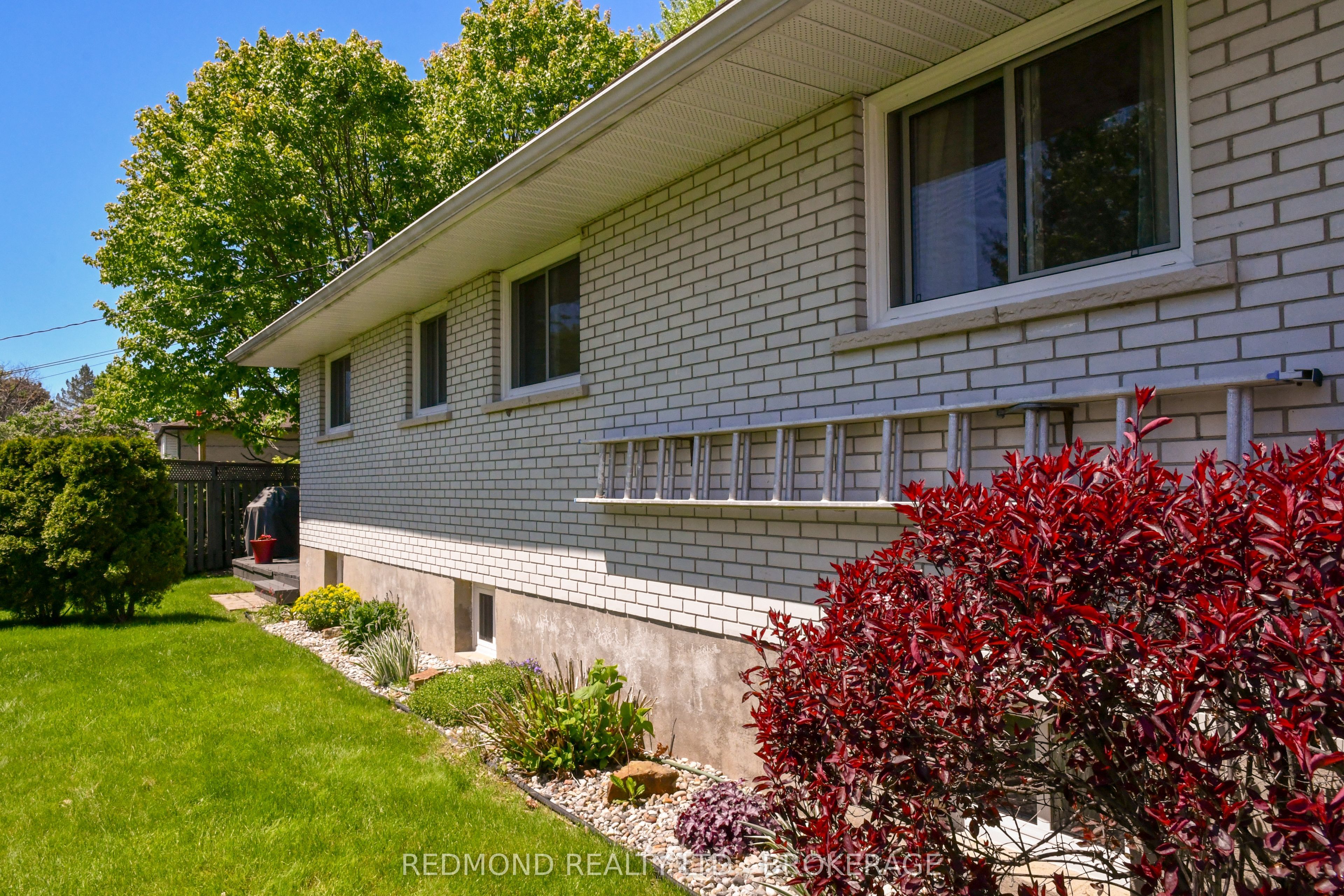 475 Pine Street E Property Photo 41