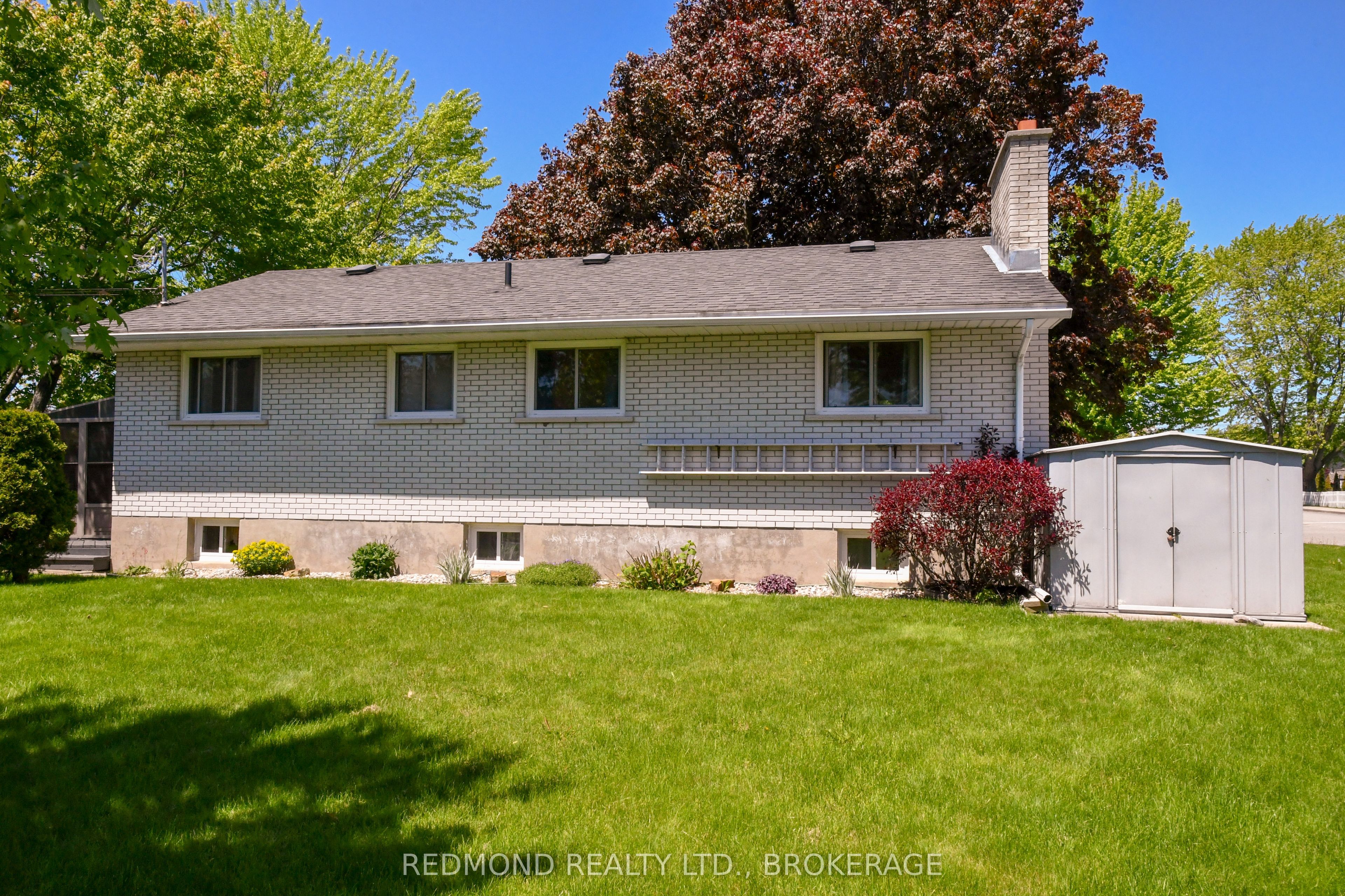 475 Pine Street E Property Photo 42