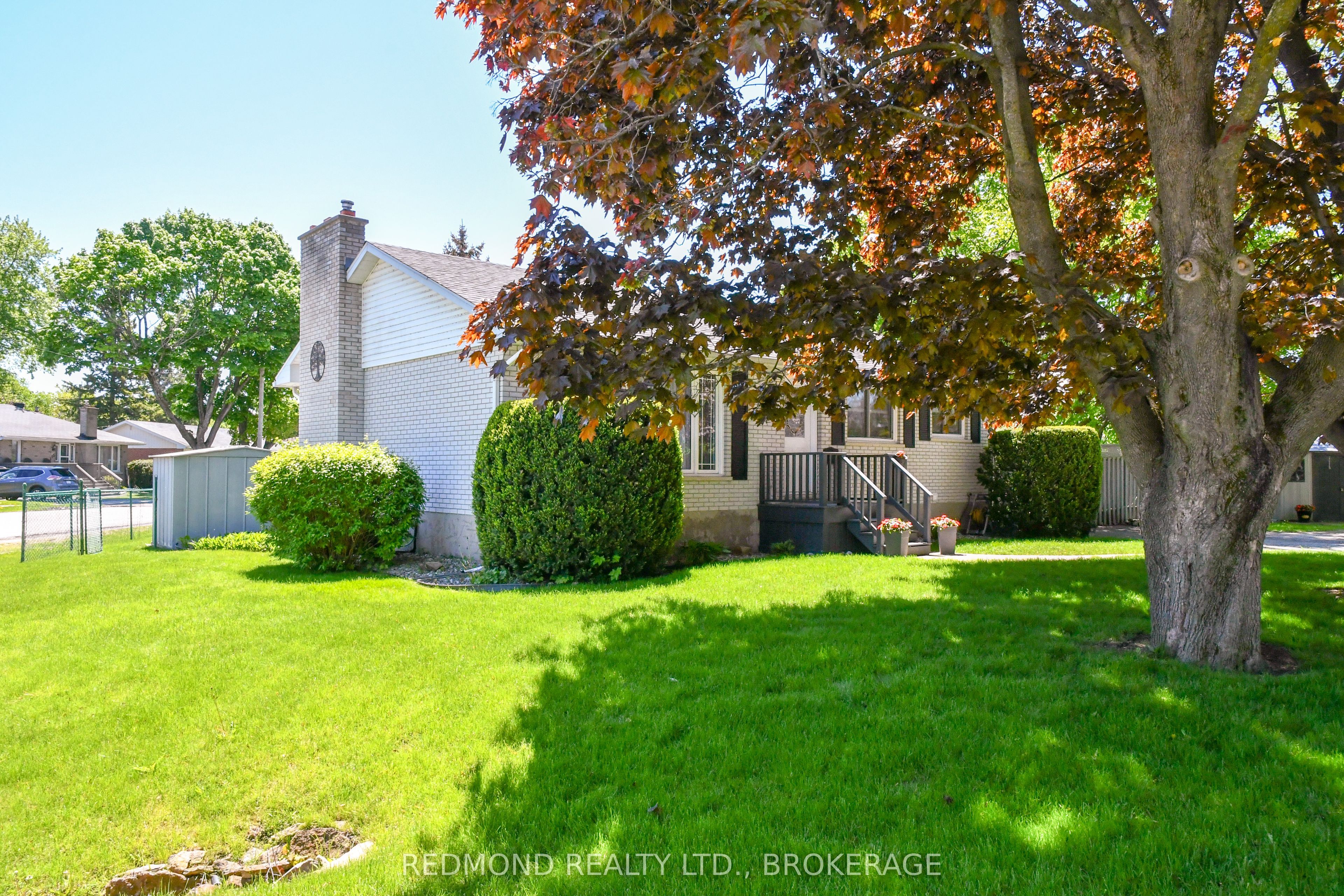 475 Pine Street E Property Photo 44