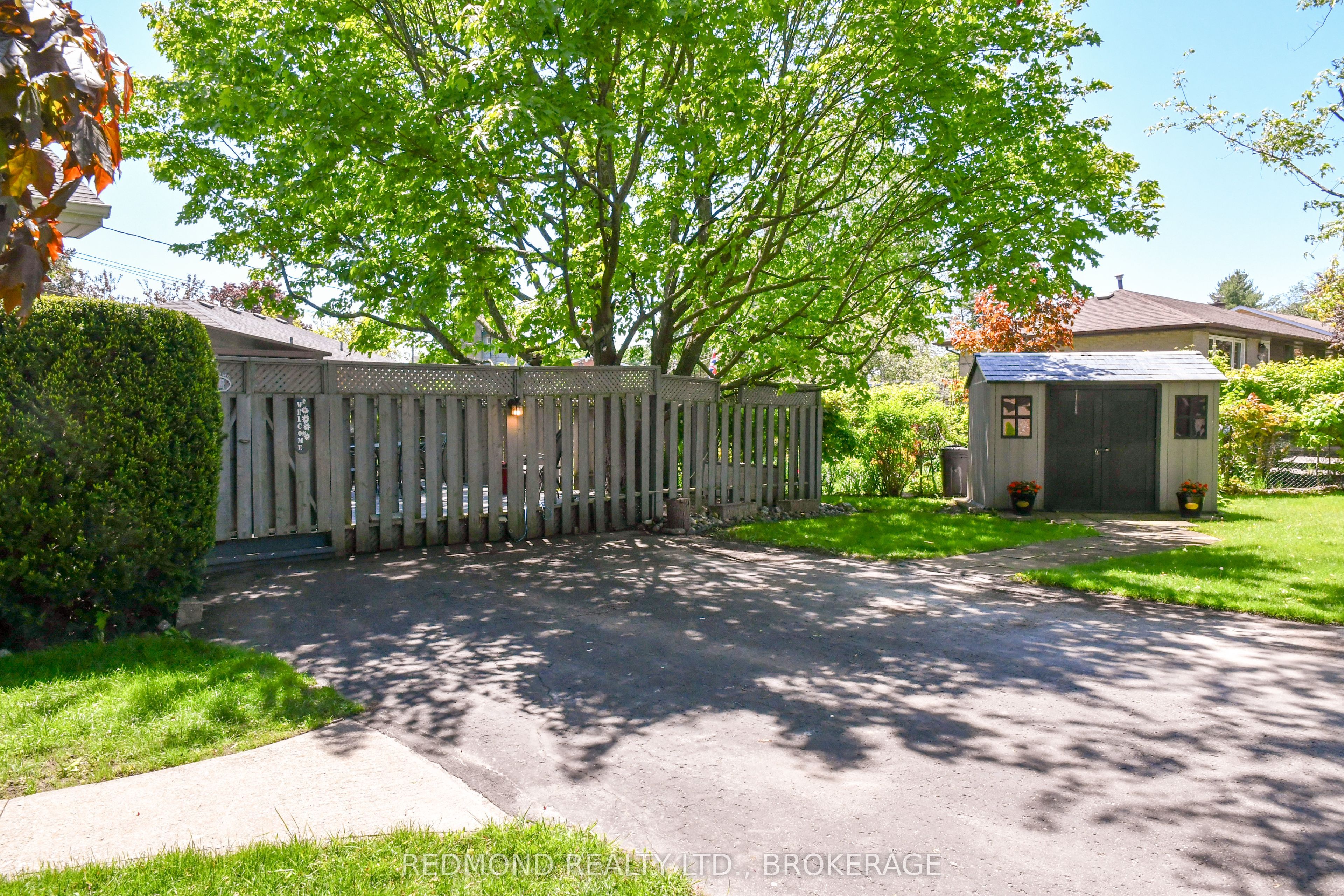 475 Pine Street E Property Photo 46