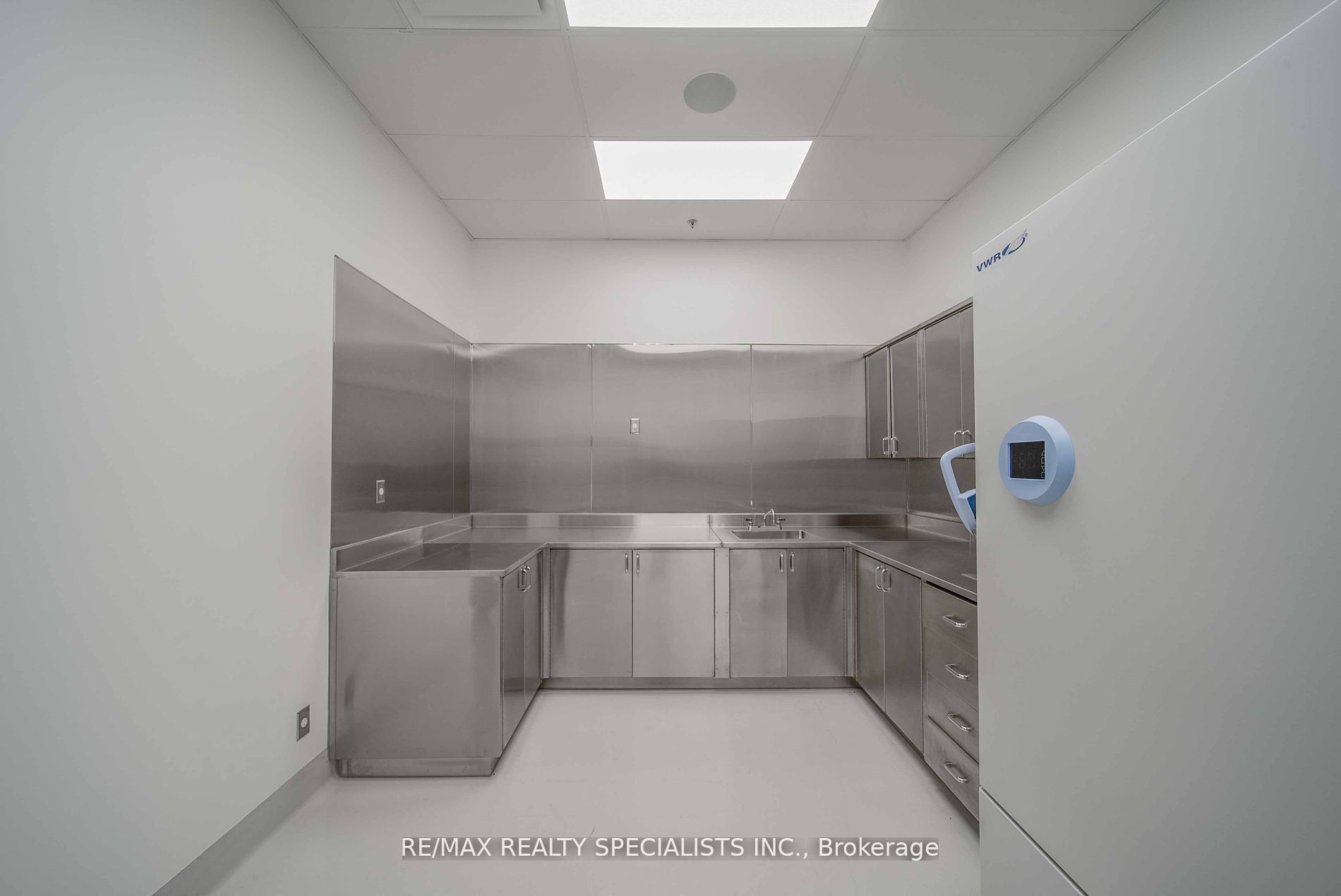 #medical - 5698 Main Street Property Photo 7