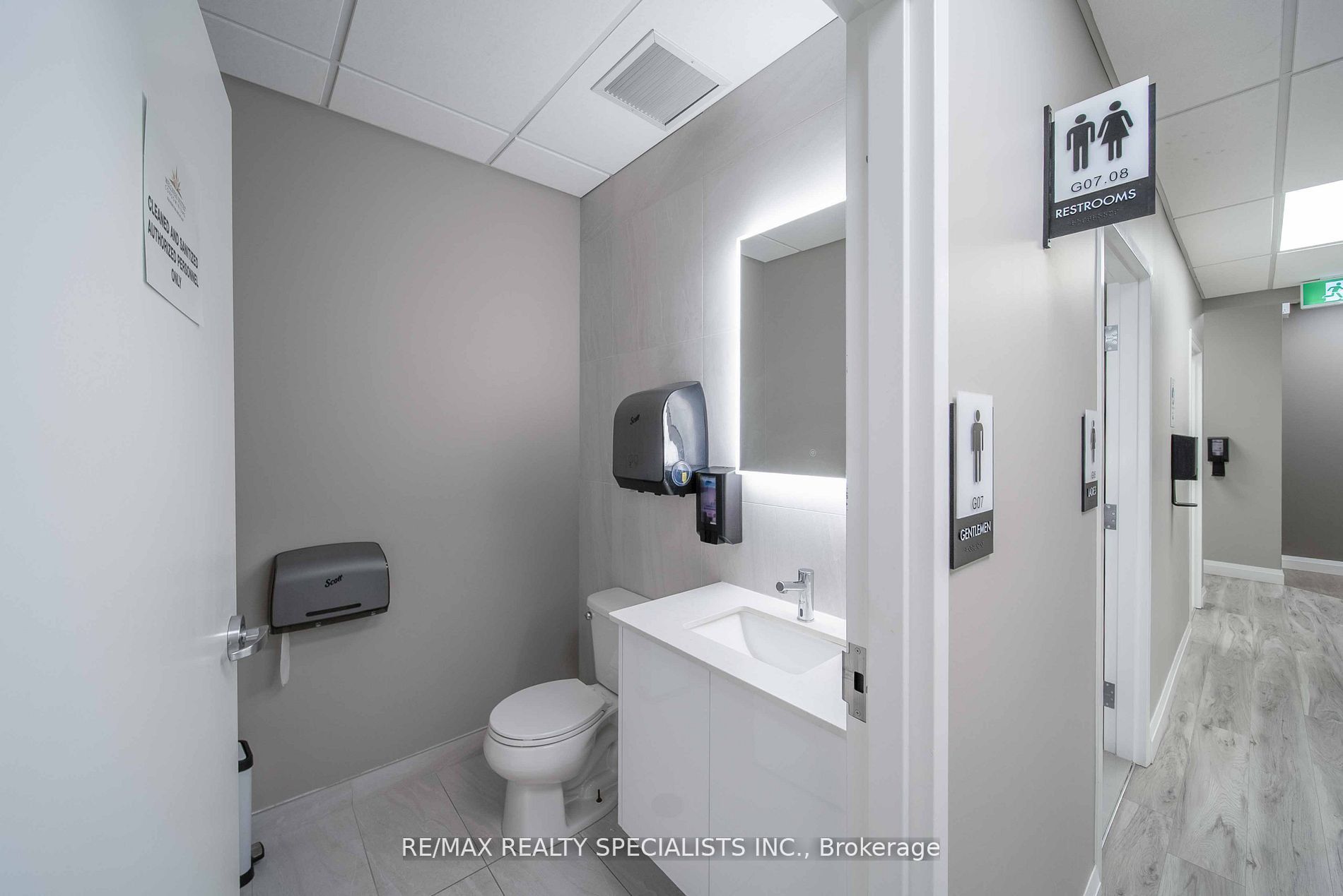 #medical - 5698 Main Street Property Photo 8