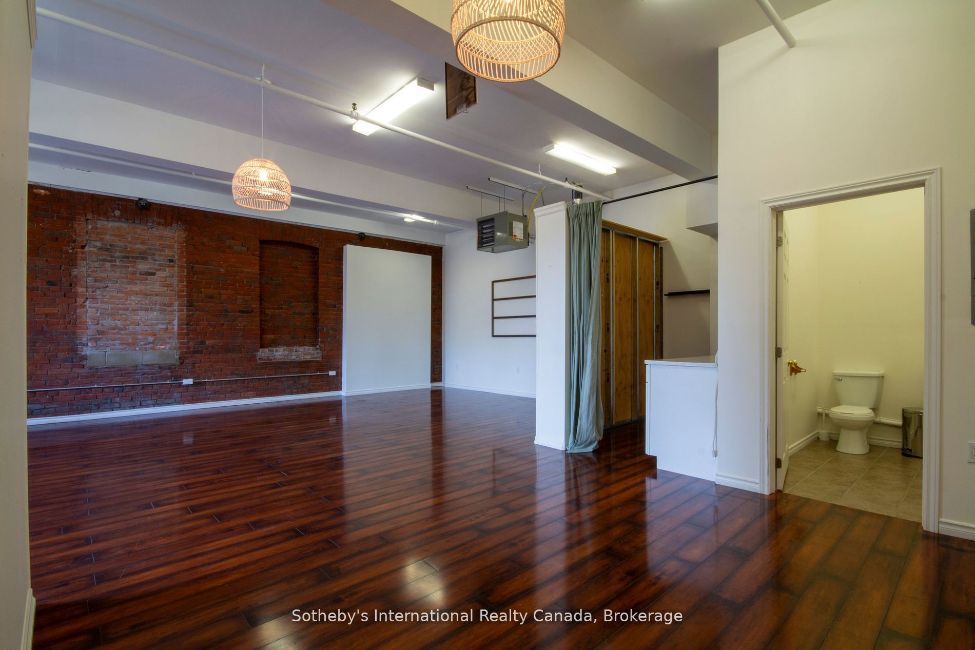 15 Wellington St N Property Photo 1