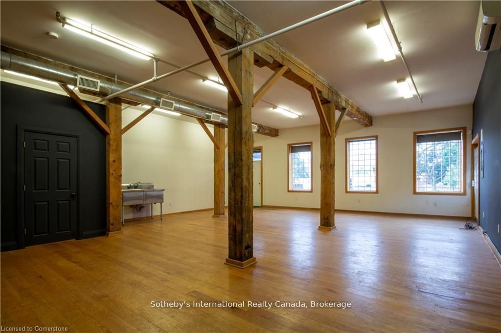 15 Wellington St N Property Photo 1