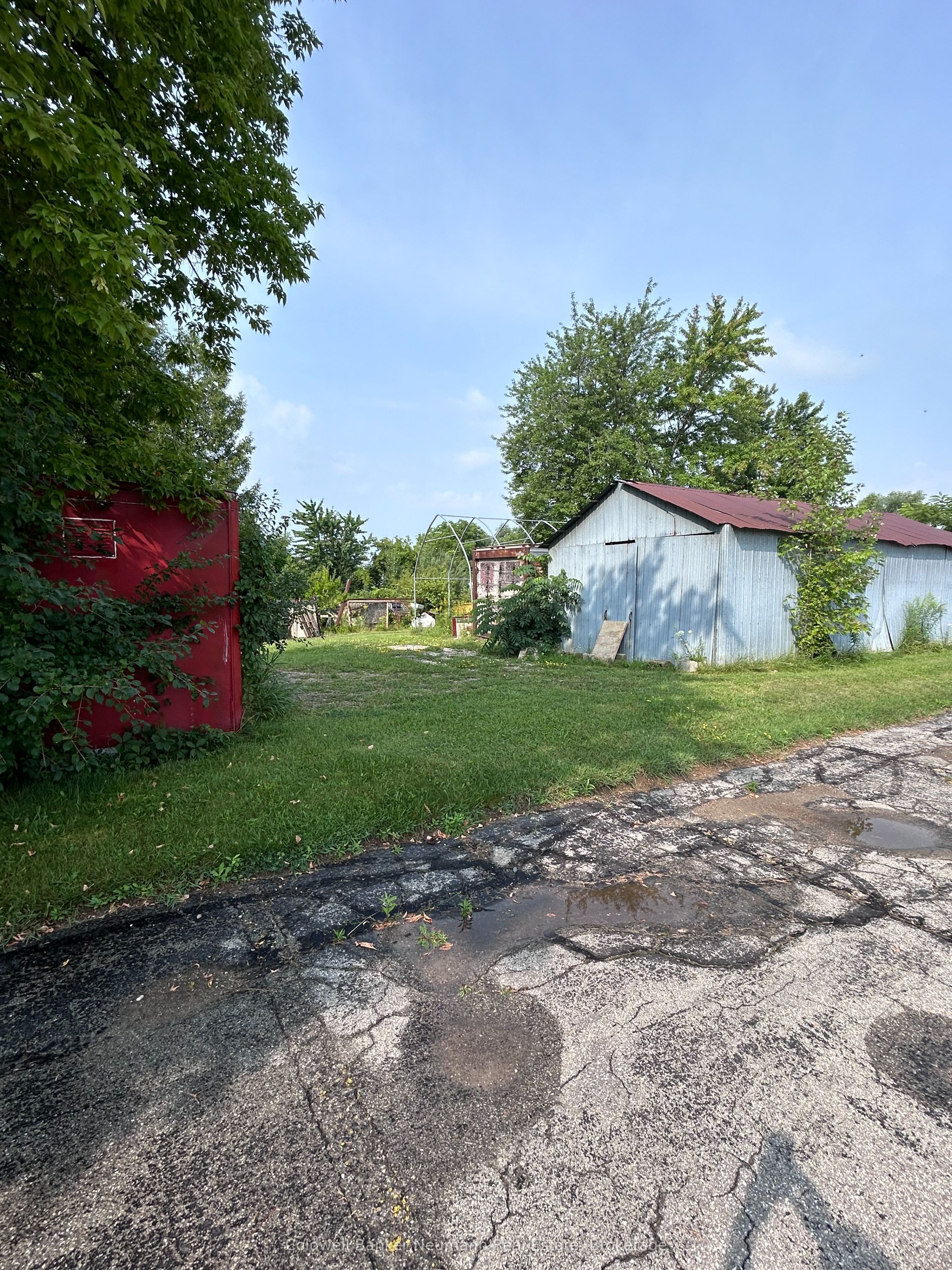 393 Woodlawn Rd W Property Photo 7