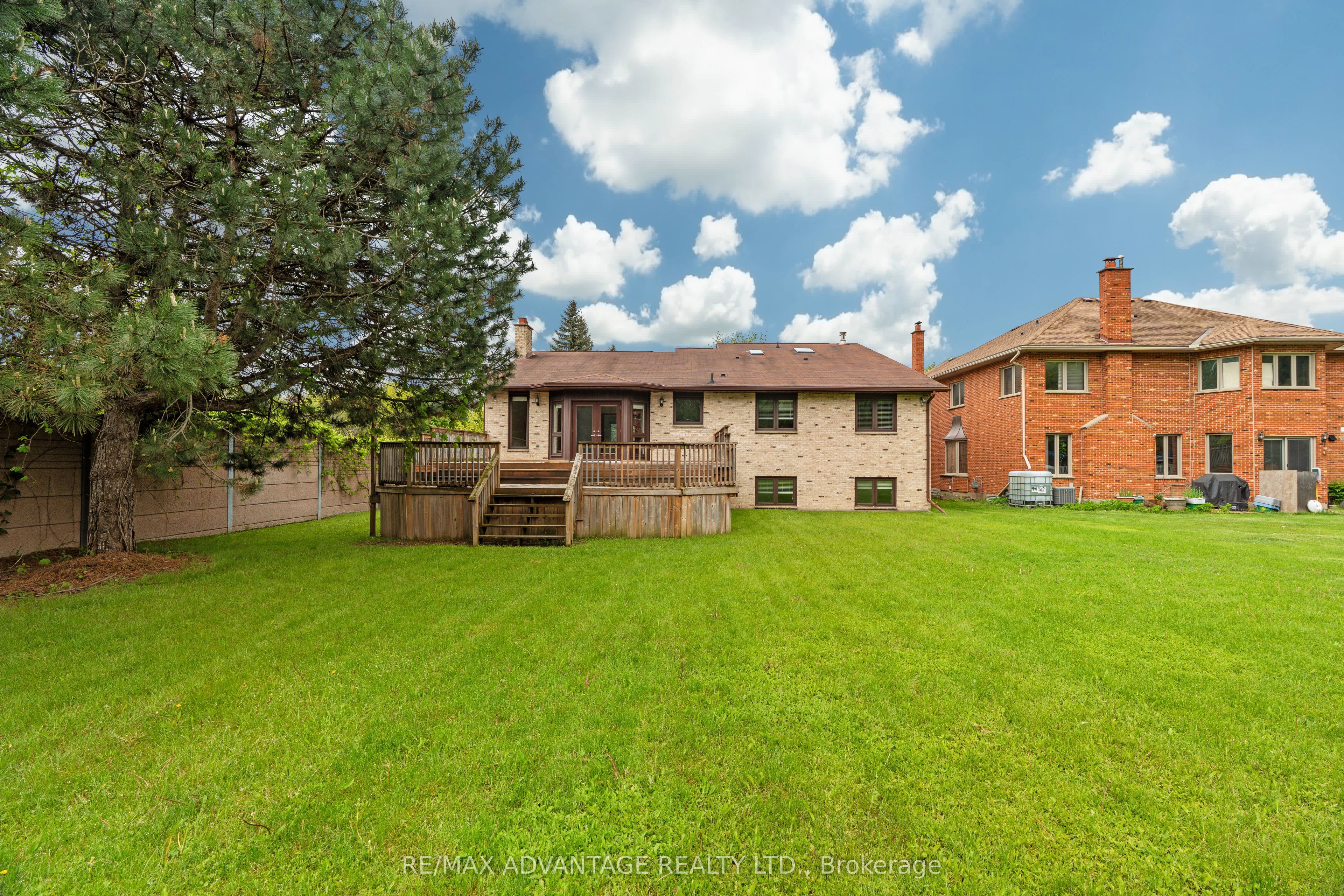 1554 Hastings Drive Property Photo 3