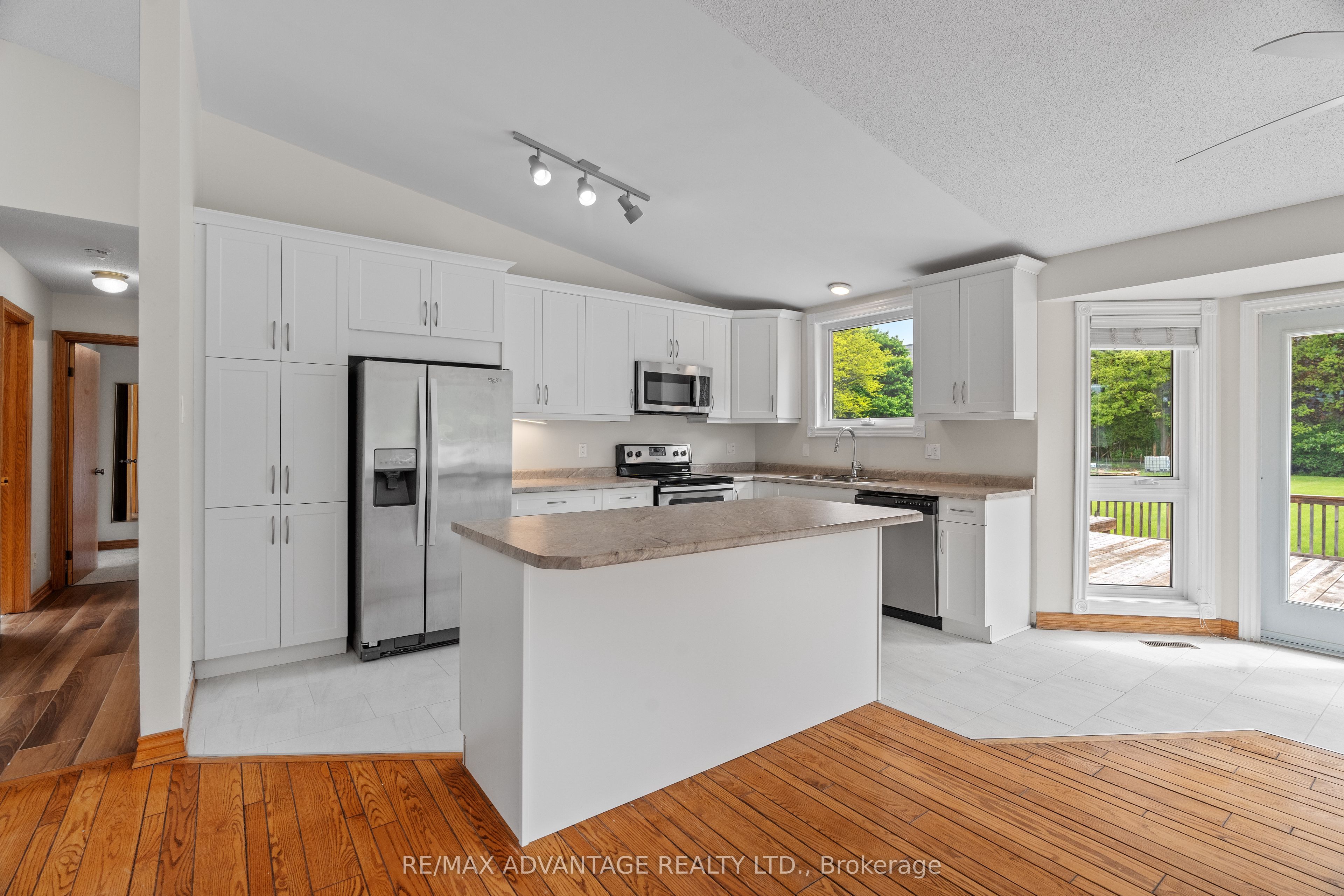 1554 Hastings Drive Property Photo 12