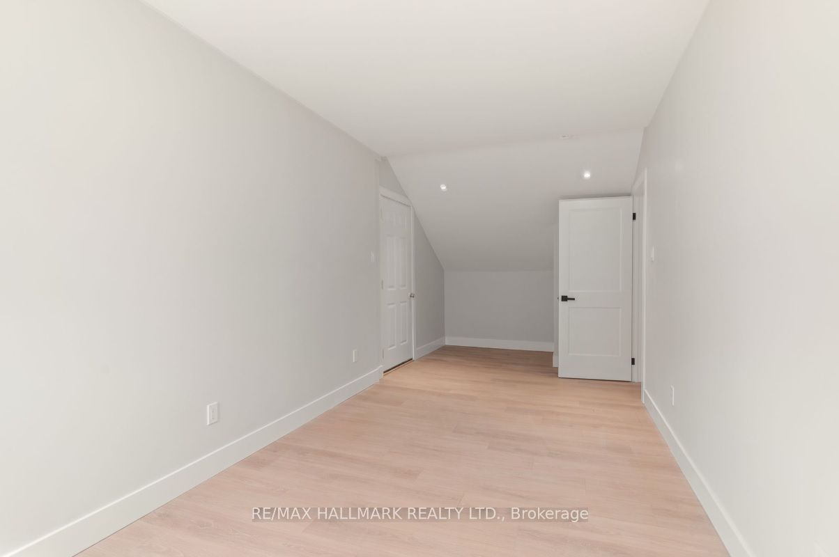 124 Upper Unit Colborne Street Property Photo 7