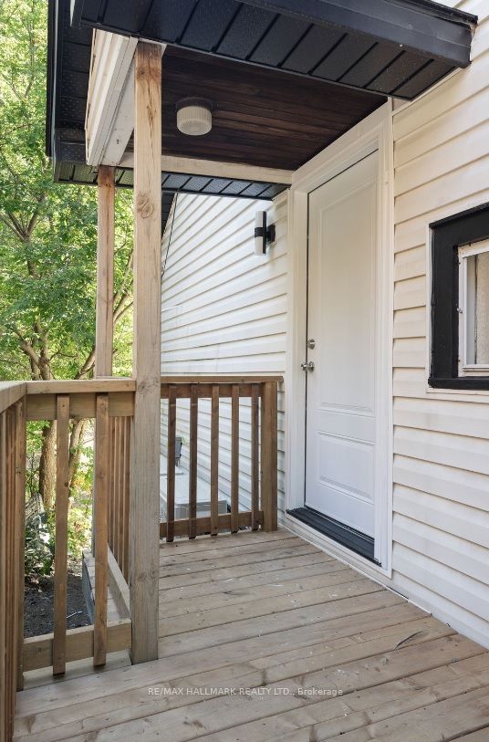 124 Upper Unit Colborne Street Property Photo 8