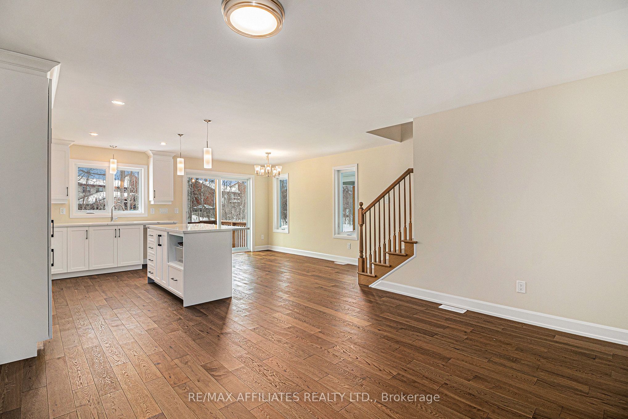 363 Voyageur Place Property Photo 3