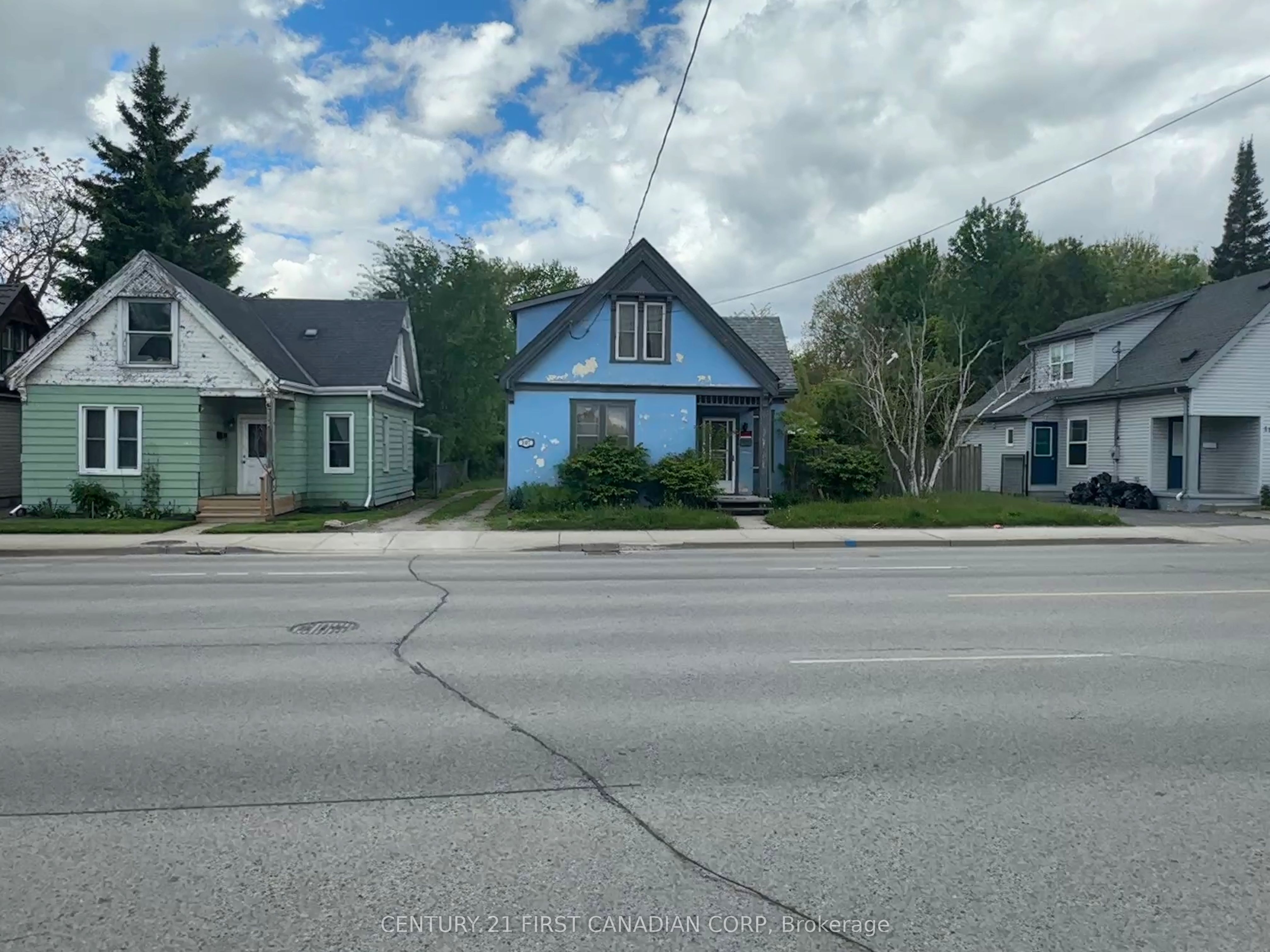 107 Adelaide Street N Property Photo 1