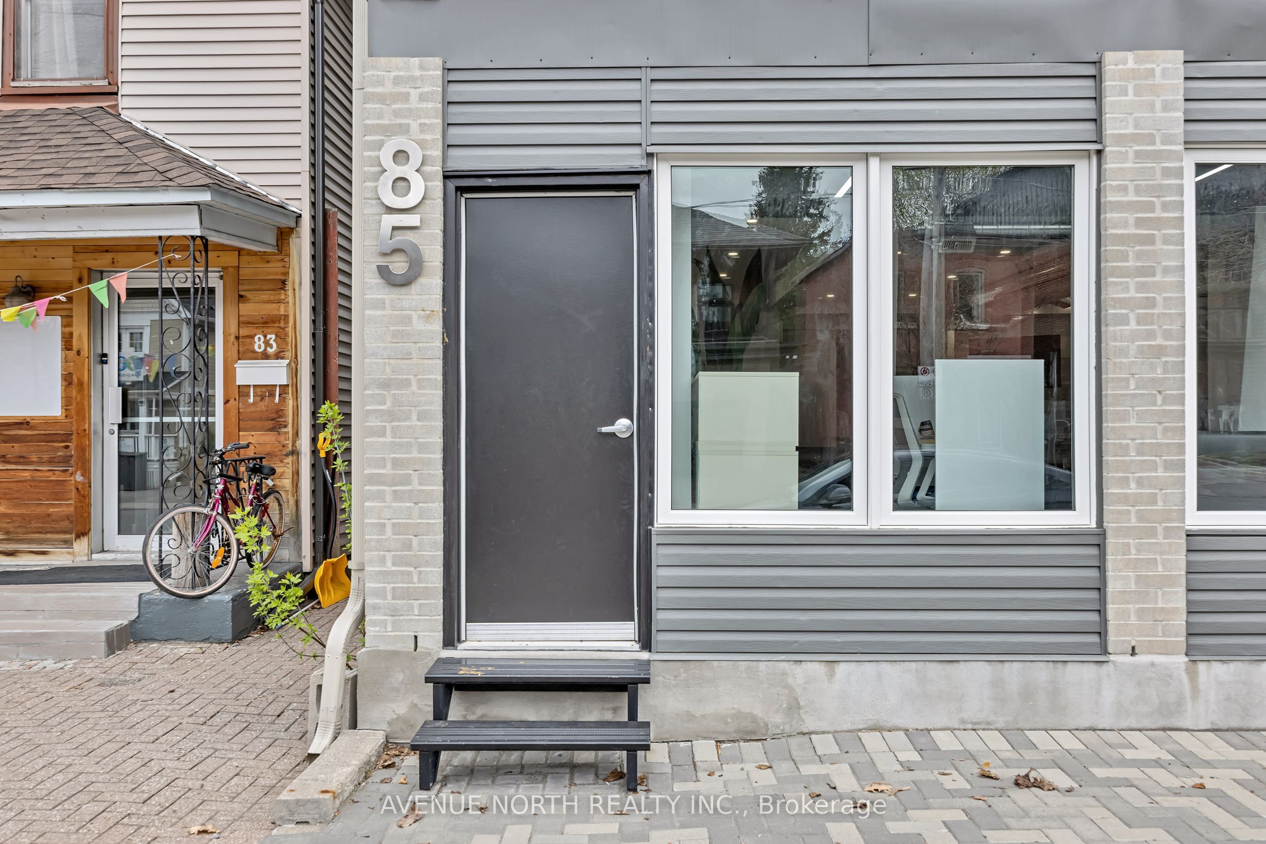 85 Holland Avenue N Property Photo 4