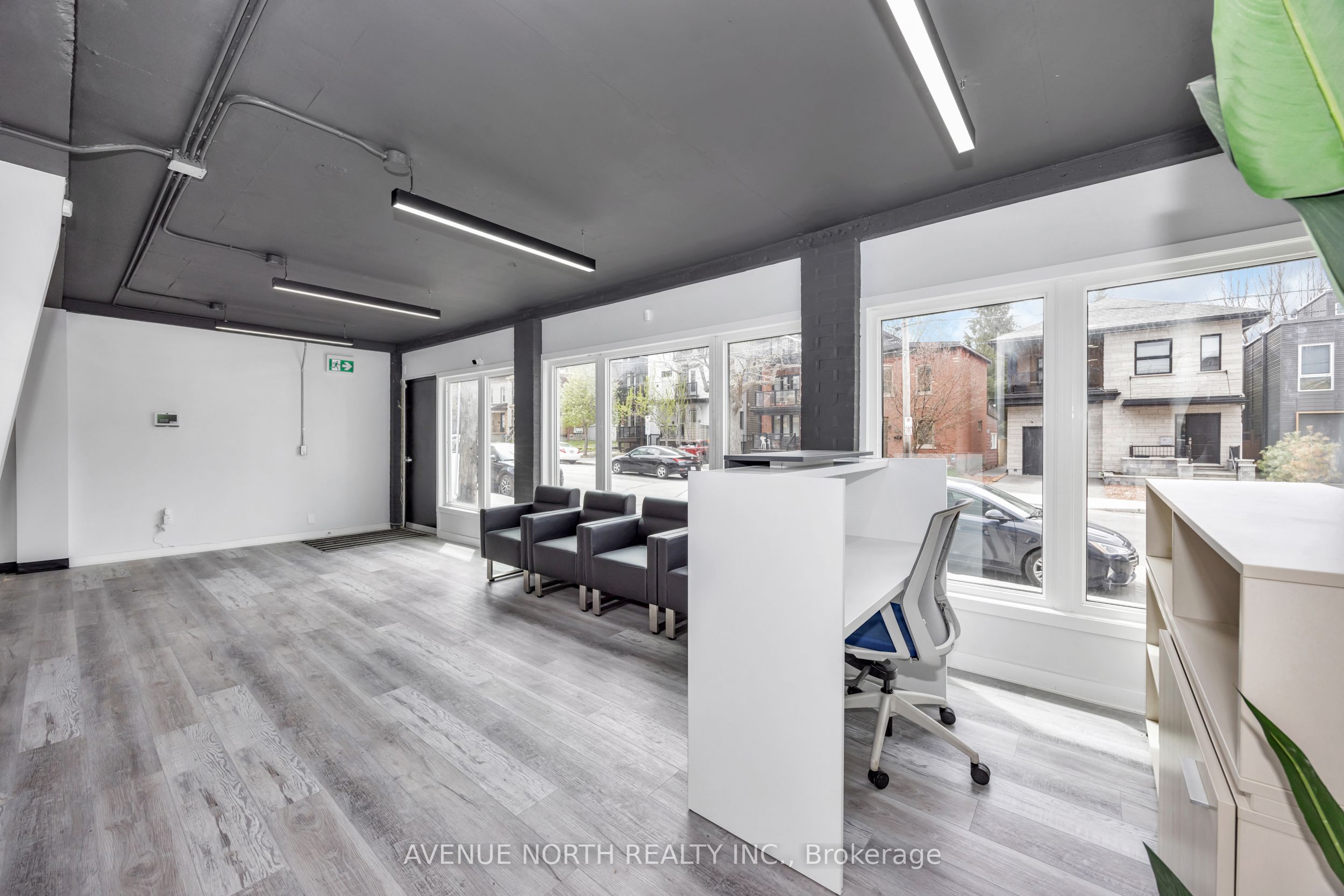85 Holland Avenue N Property Photo 7