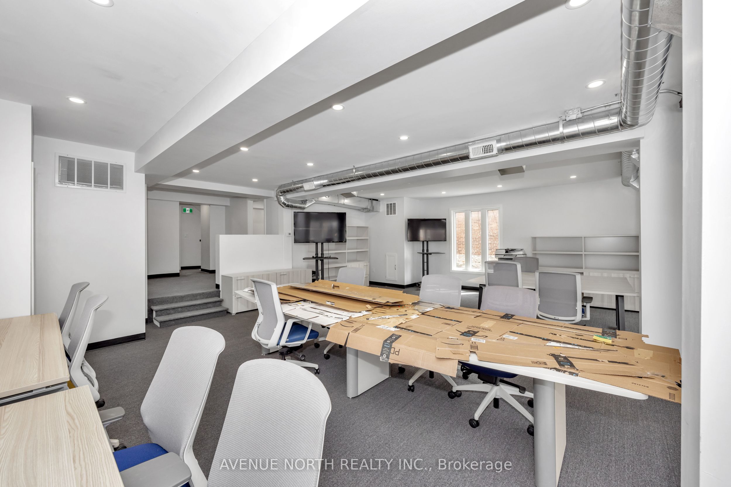 85 Holland Avenue N Property Photo 8
