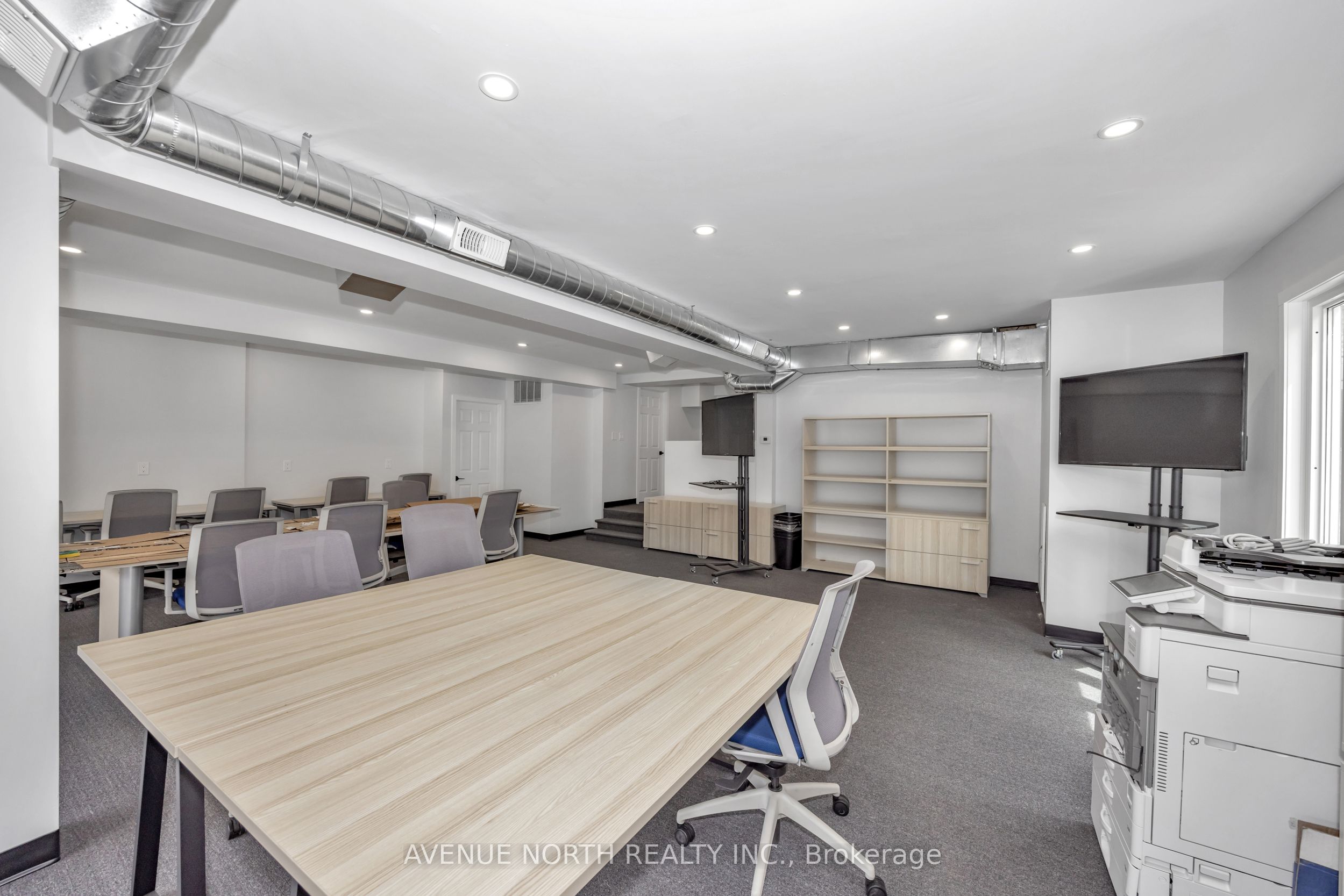 85 Holland Avenue N Property Photo 11