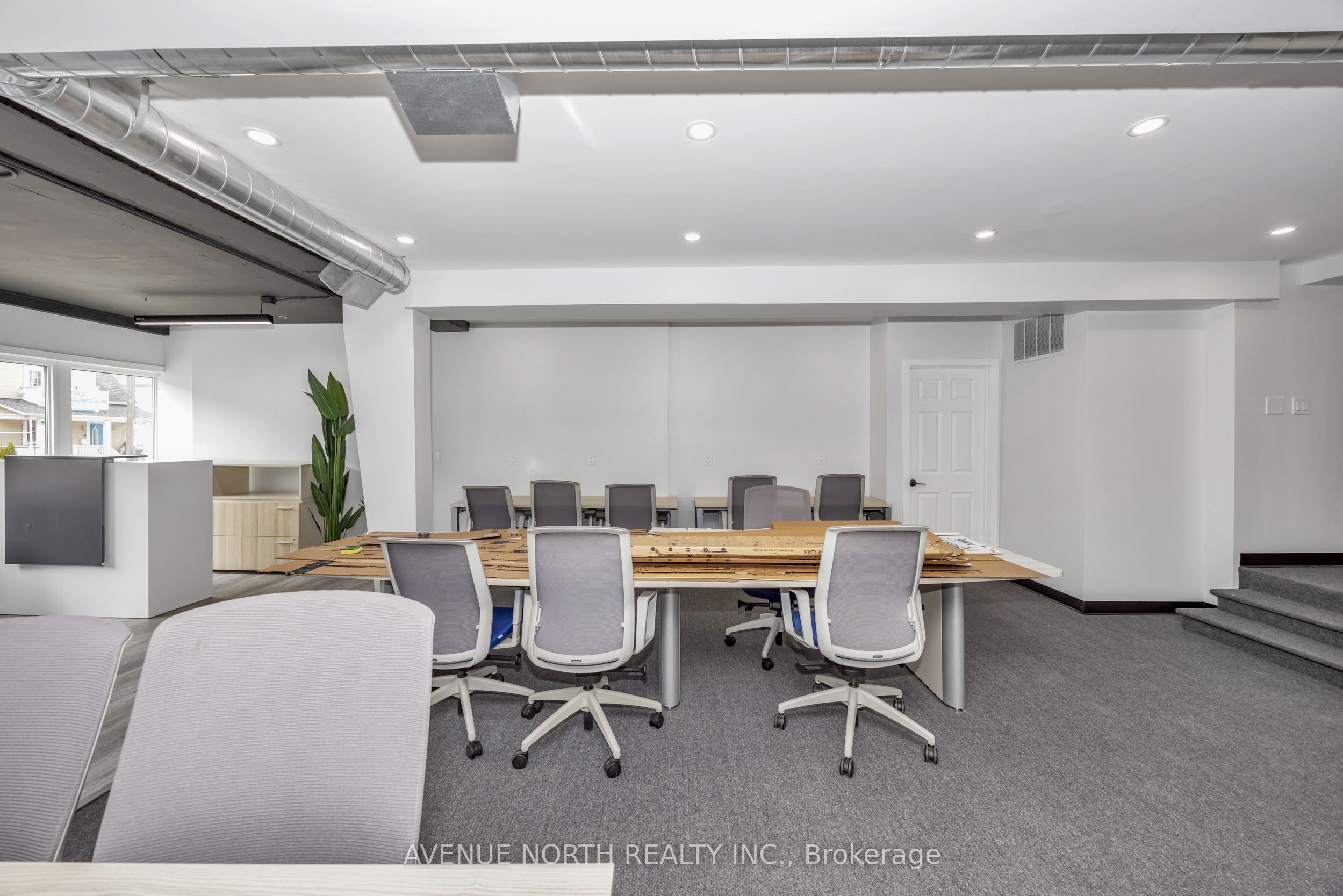 85 Holland Avenue N Property Photo 12