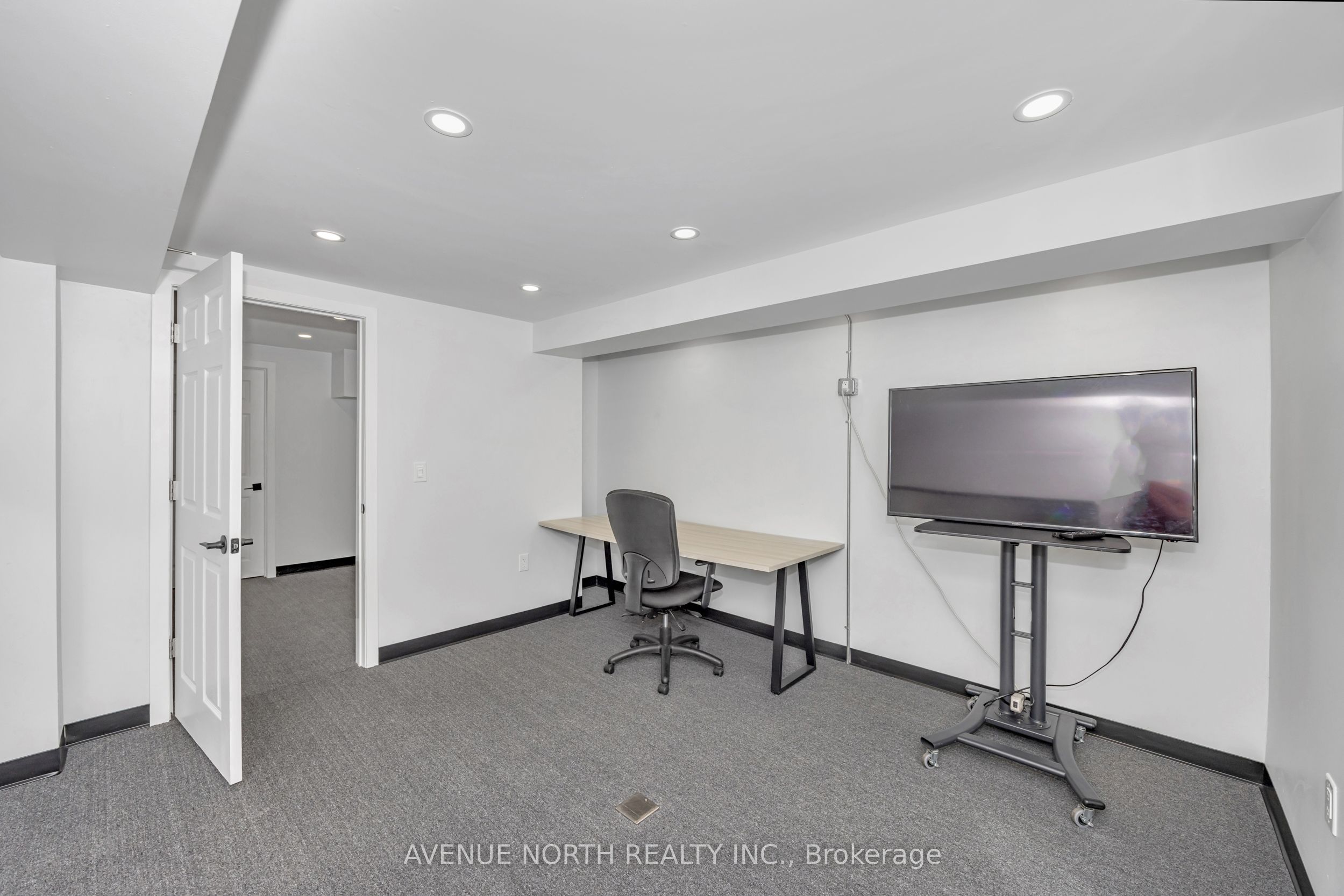 85 Holland Avenue N Property Photo 19