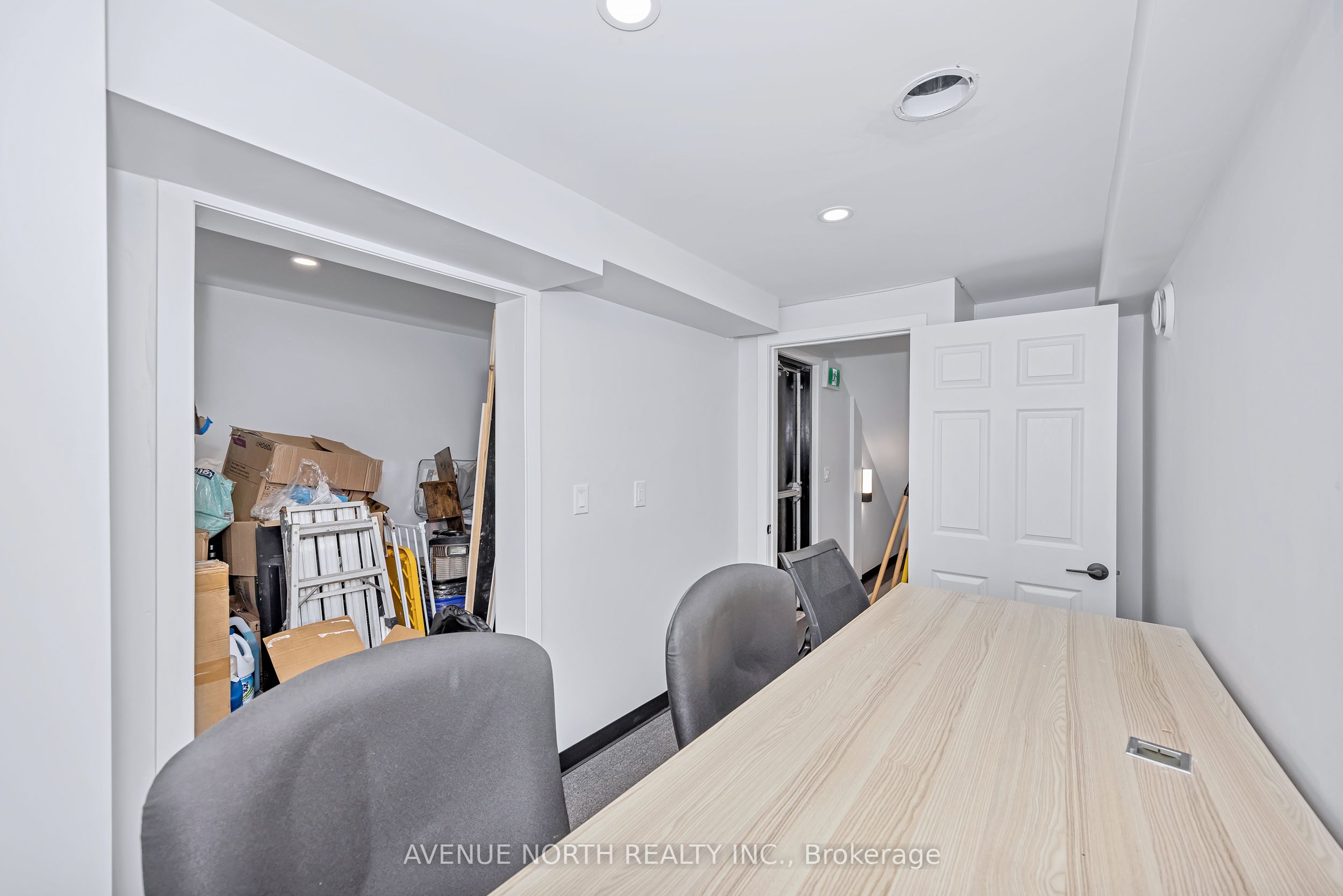 85 Holland Avenue N Property Photo 21