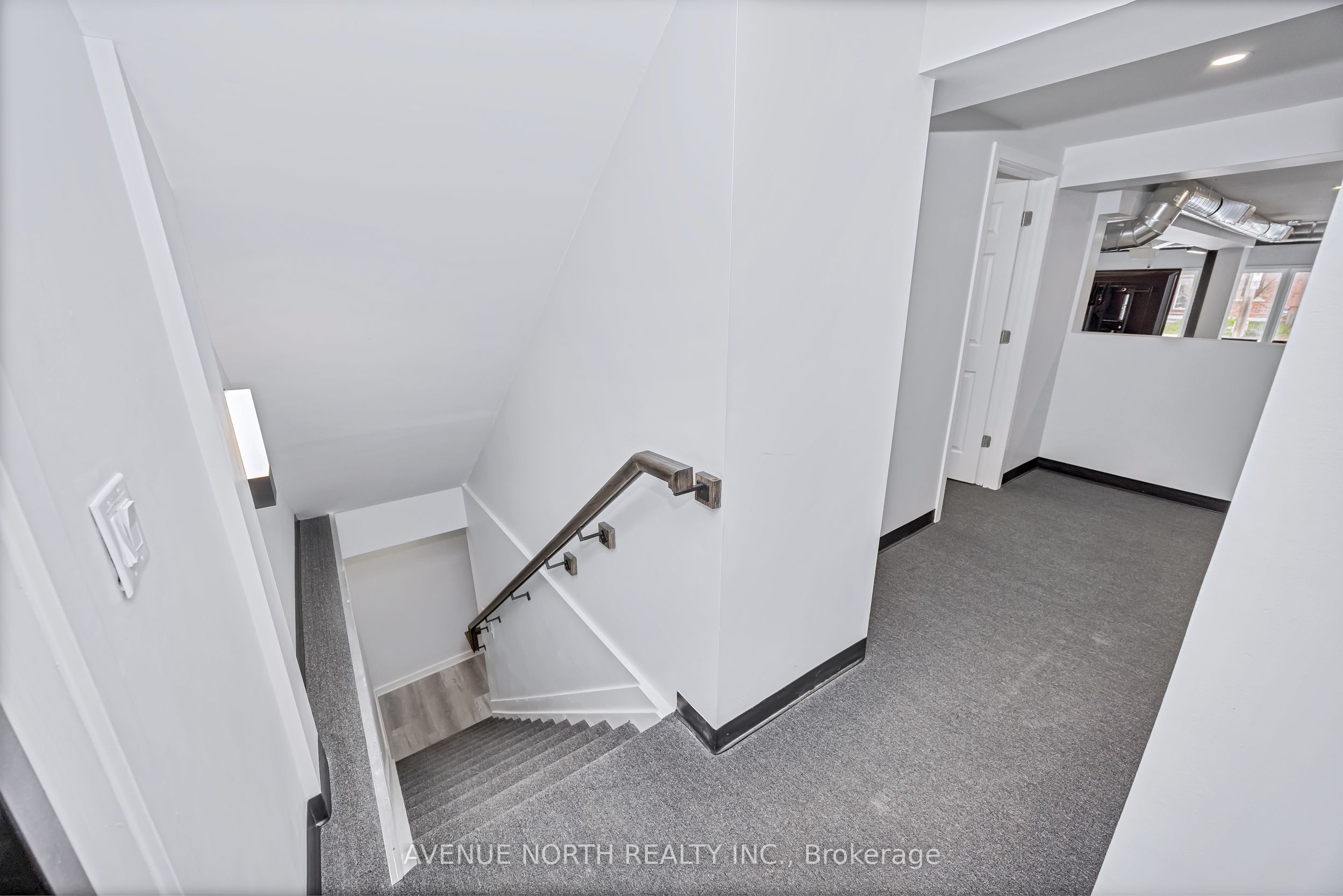 85 Holland Avenue N Property Photo 22