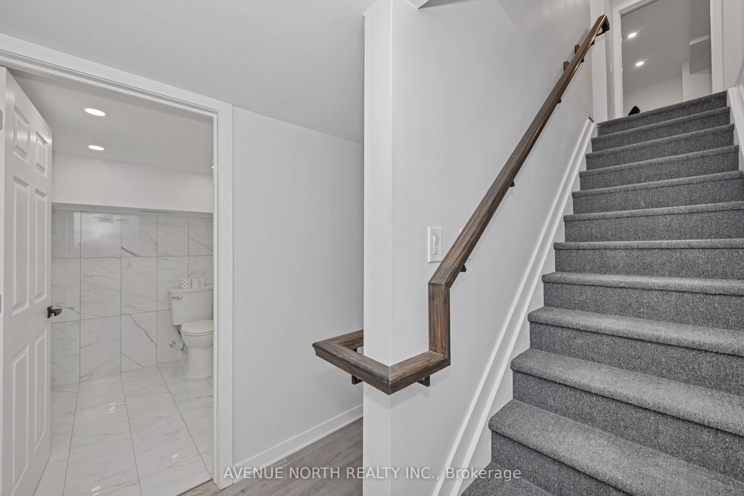 85 Holland Avenue N Property Photo 23