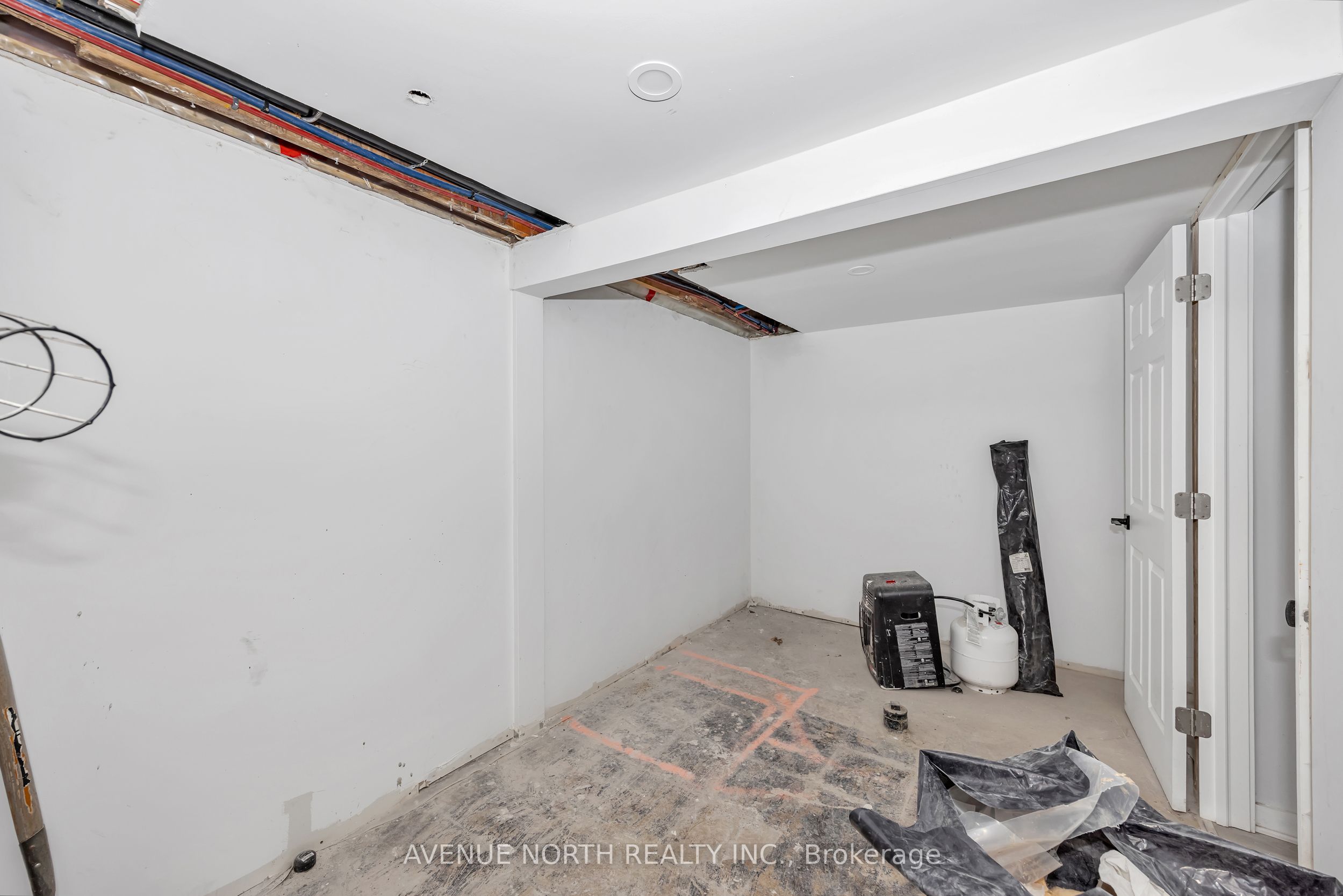85 Holland Avenue N Property Photo 29