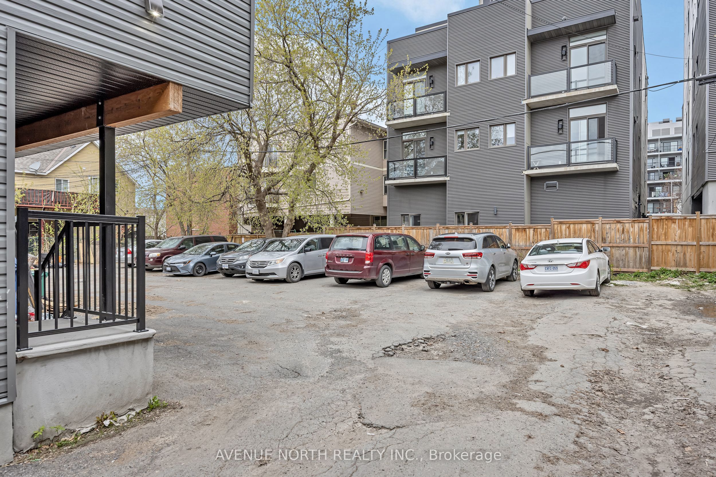 85 Holland Avenue N Property Photo 32