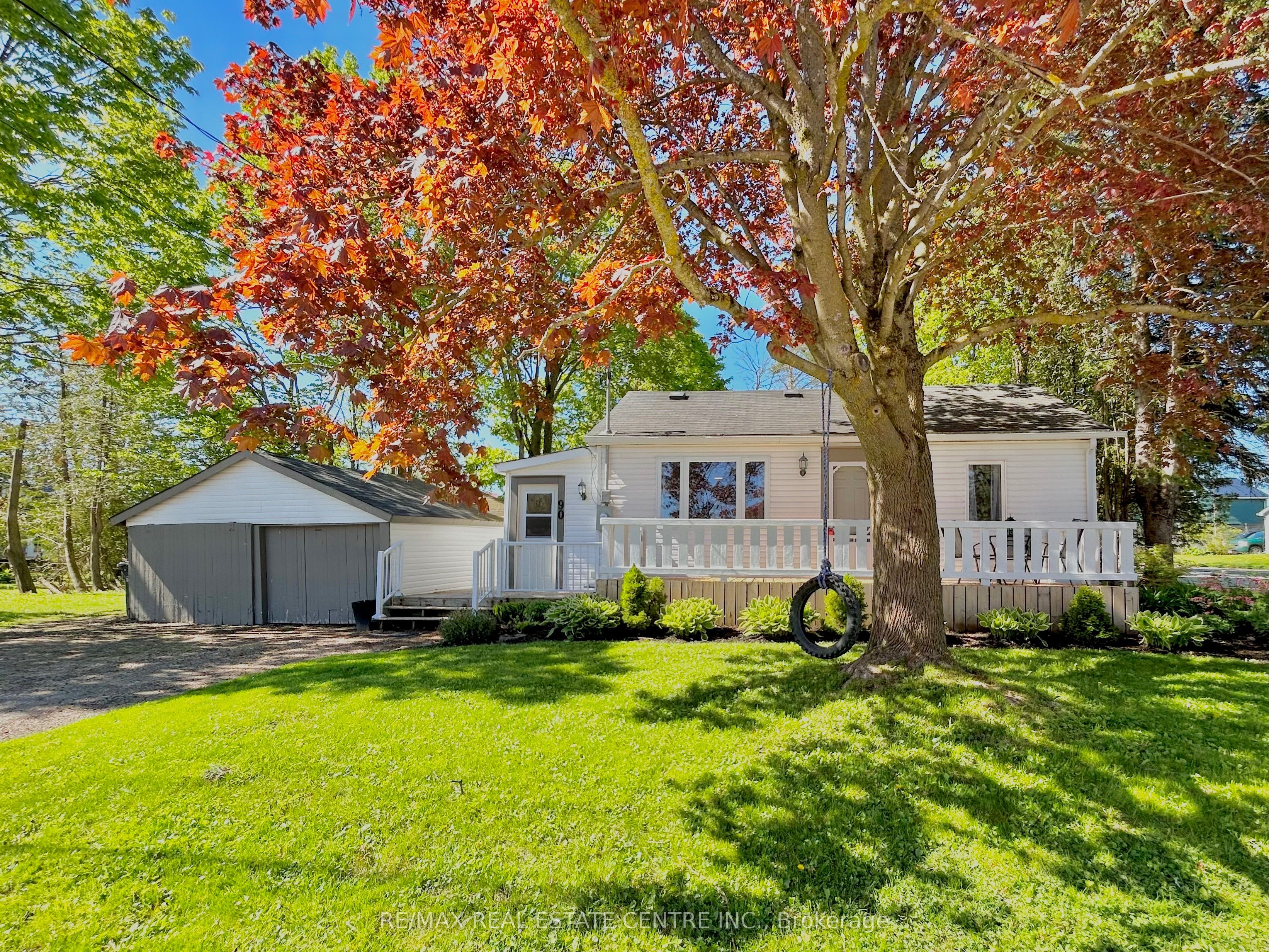 90 Artemesia Street N Property Photo 2