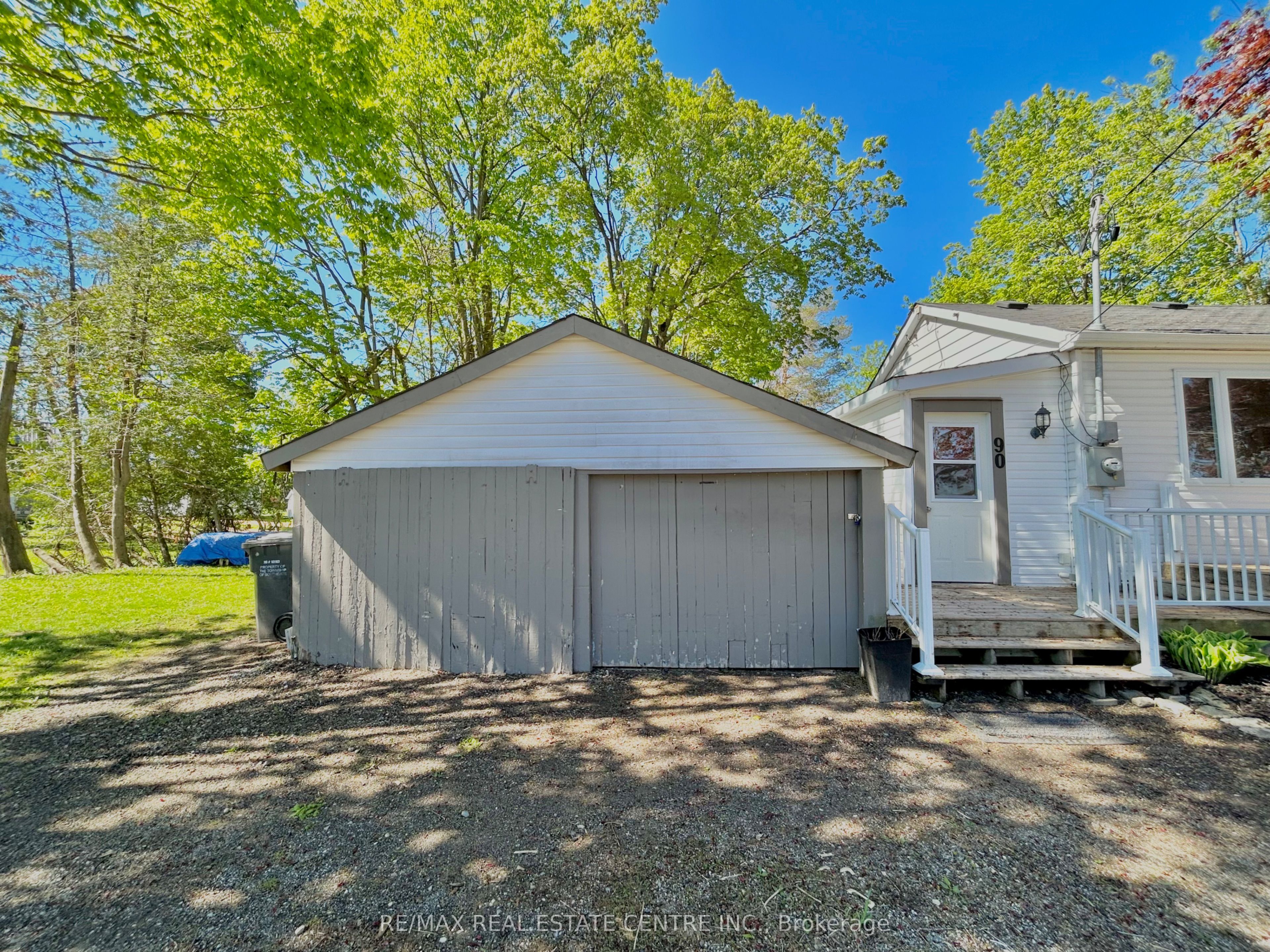 90 Artemesia Street N Property Photo 4