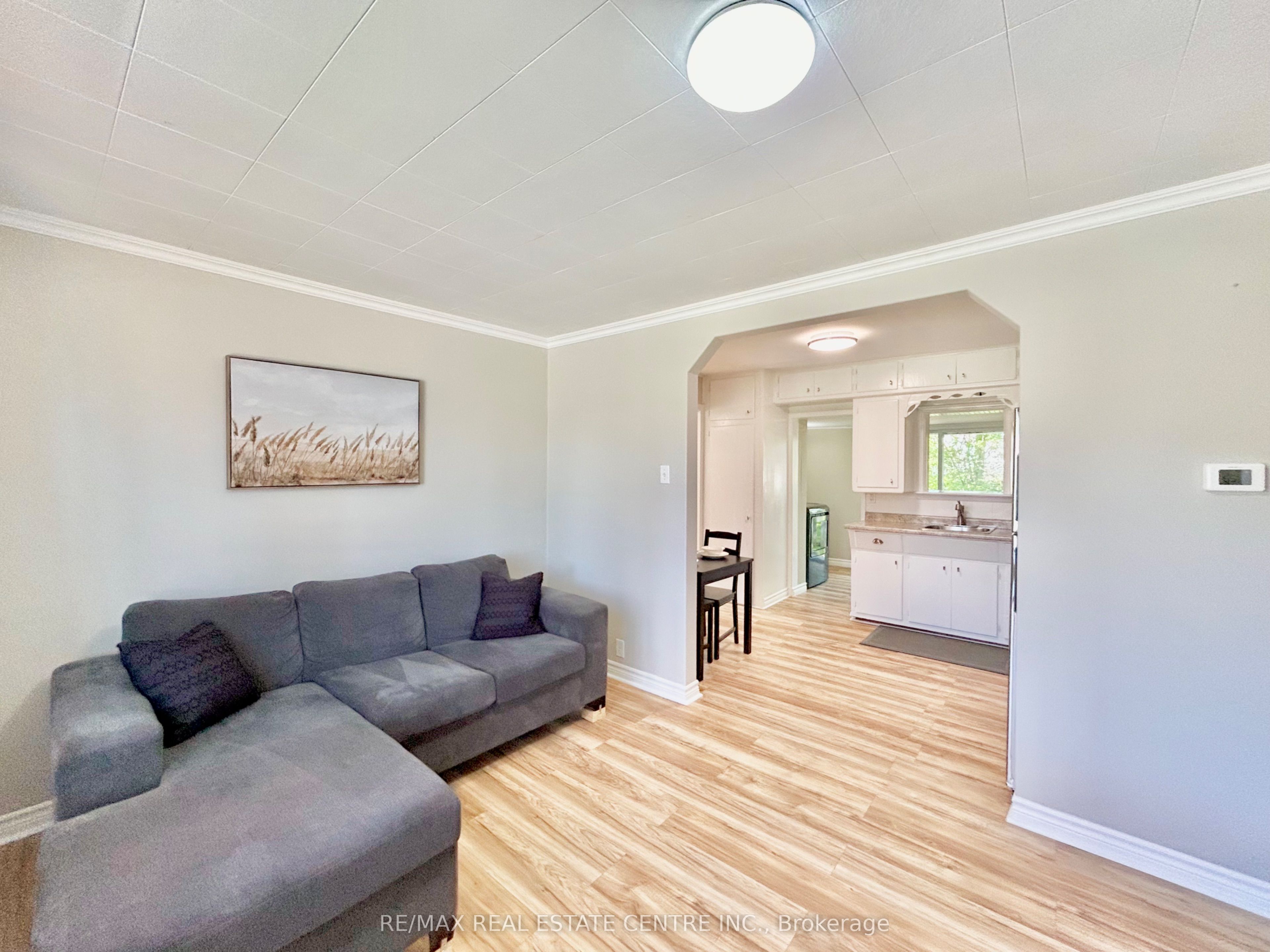 90 Artemesia Street N Property Photo 9