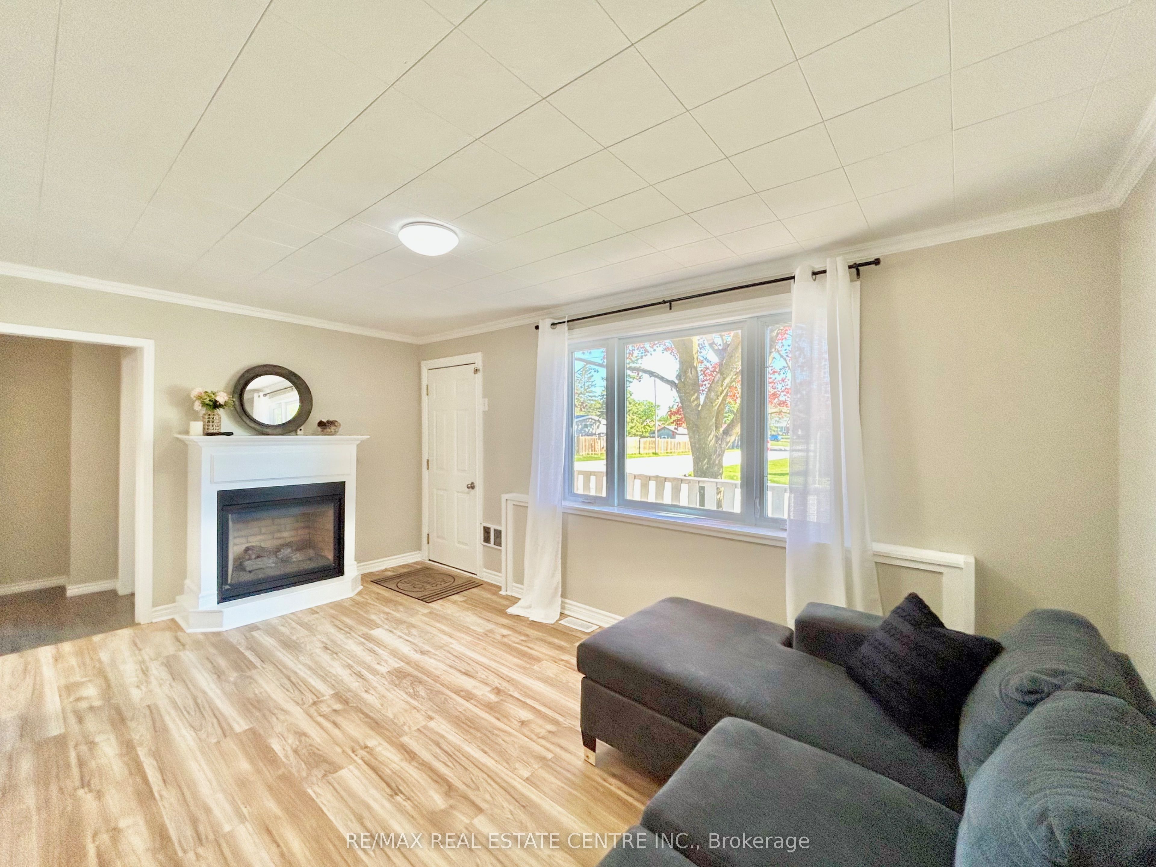 90 Artemesia Street N Property Photo 10