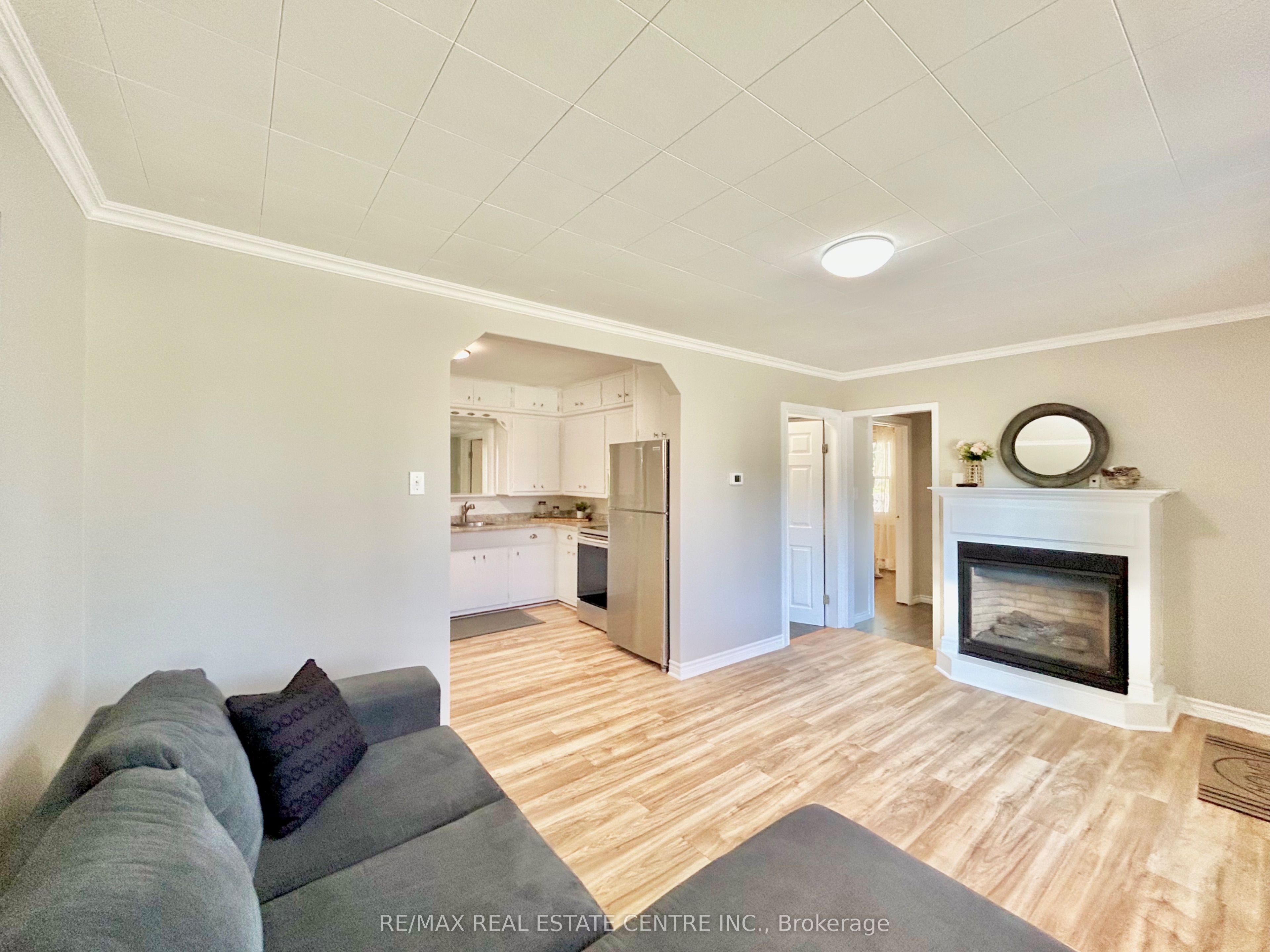 90 Artemesia Street N Property Photo 11