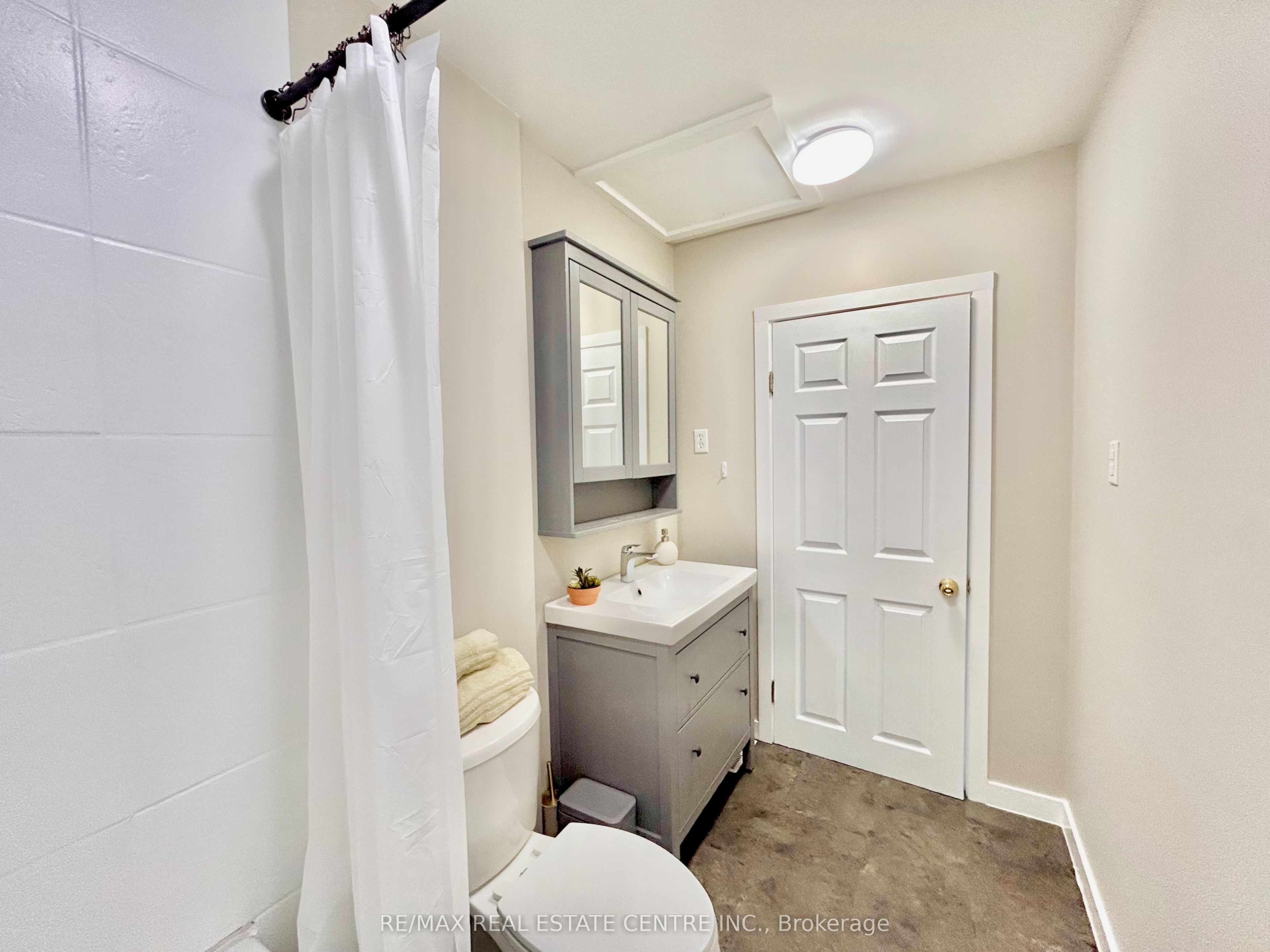 90 Artemesia Street N Property Photo 13