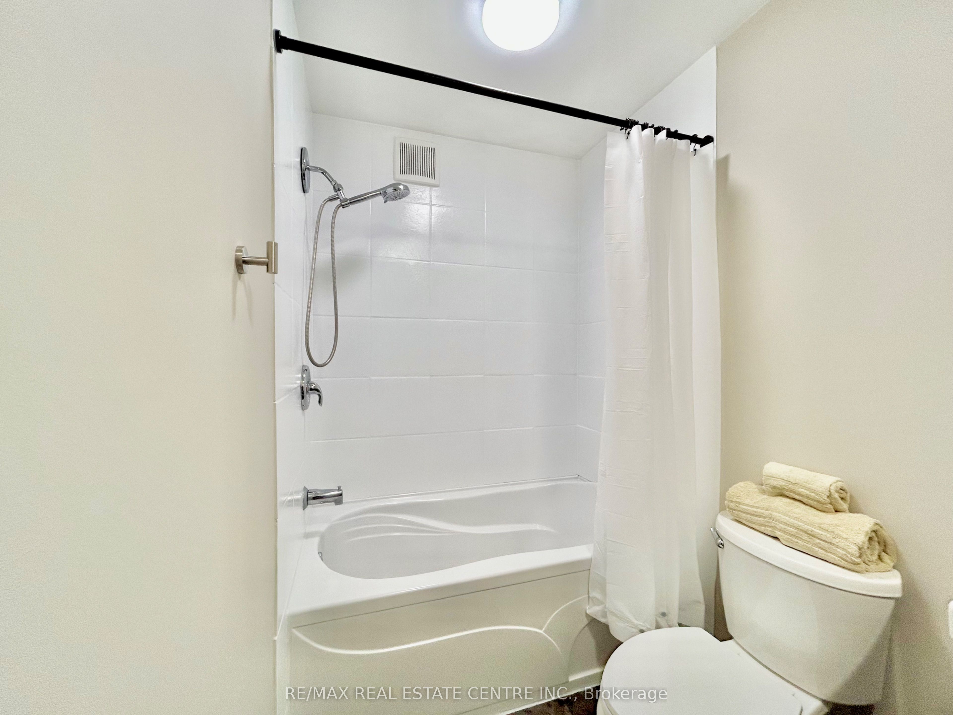 90 Artemesia Street N Property Photo 14