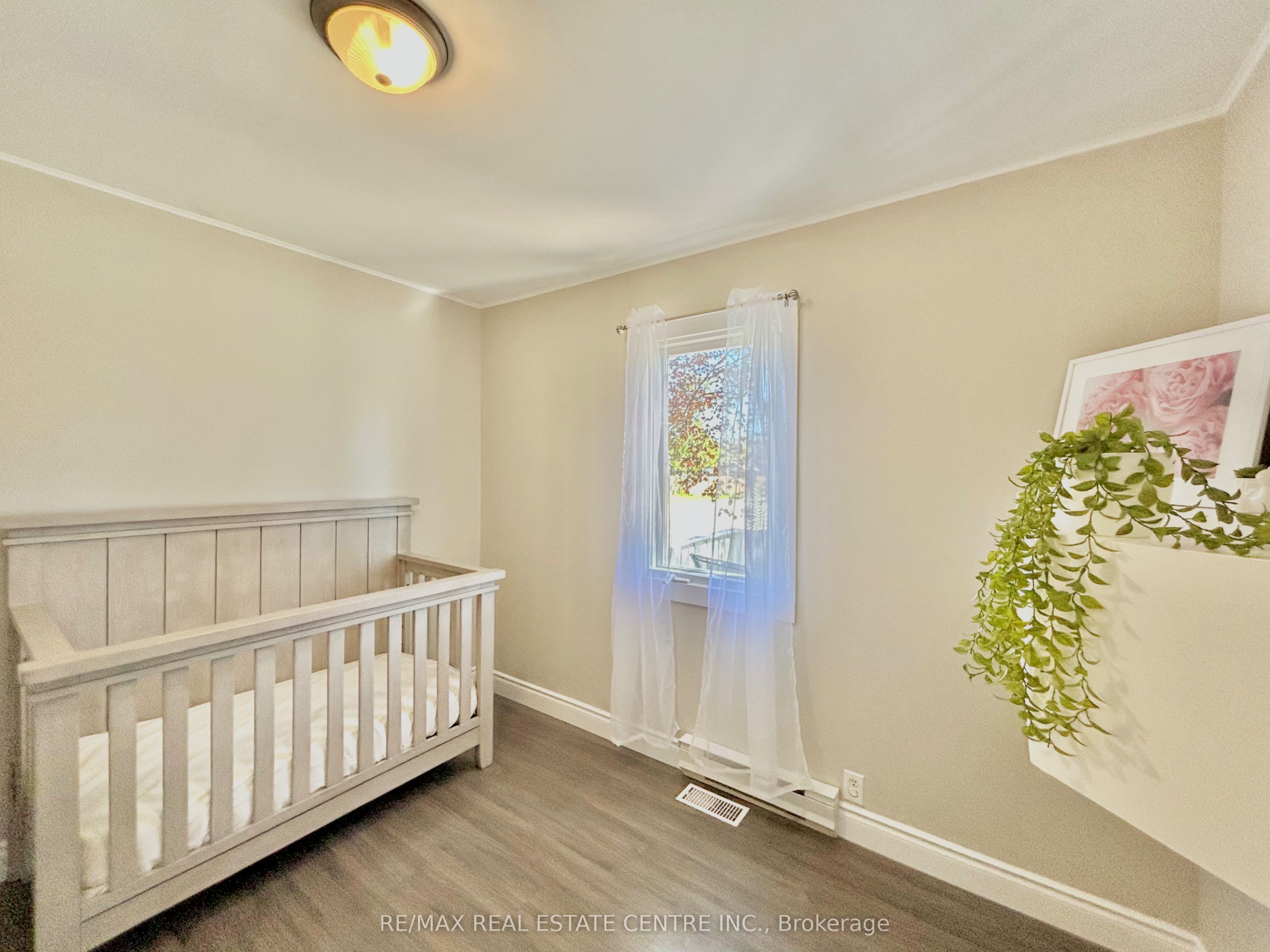 90 Artemesia Street N Property Photo 18