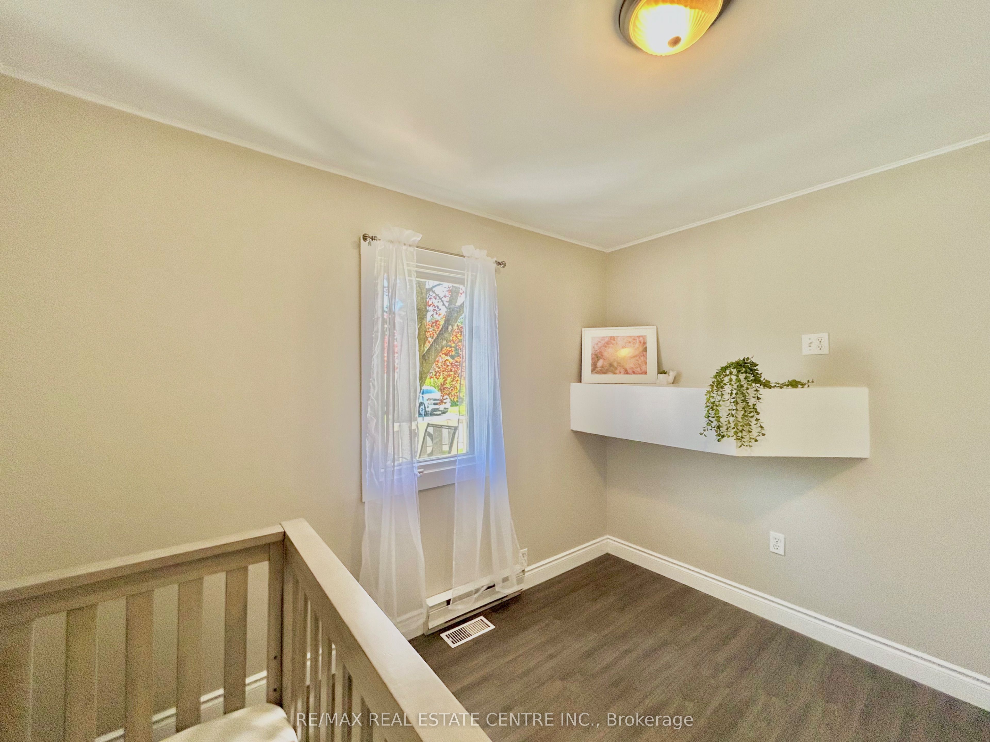 90 Artemesia Street N Property Photo 19