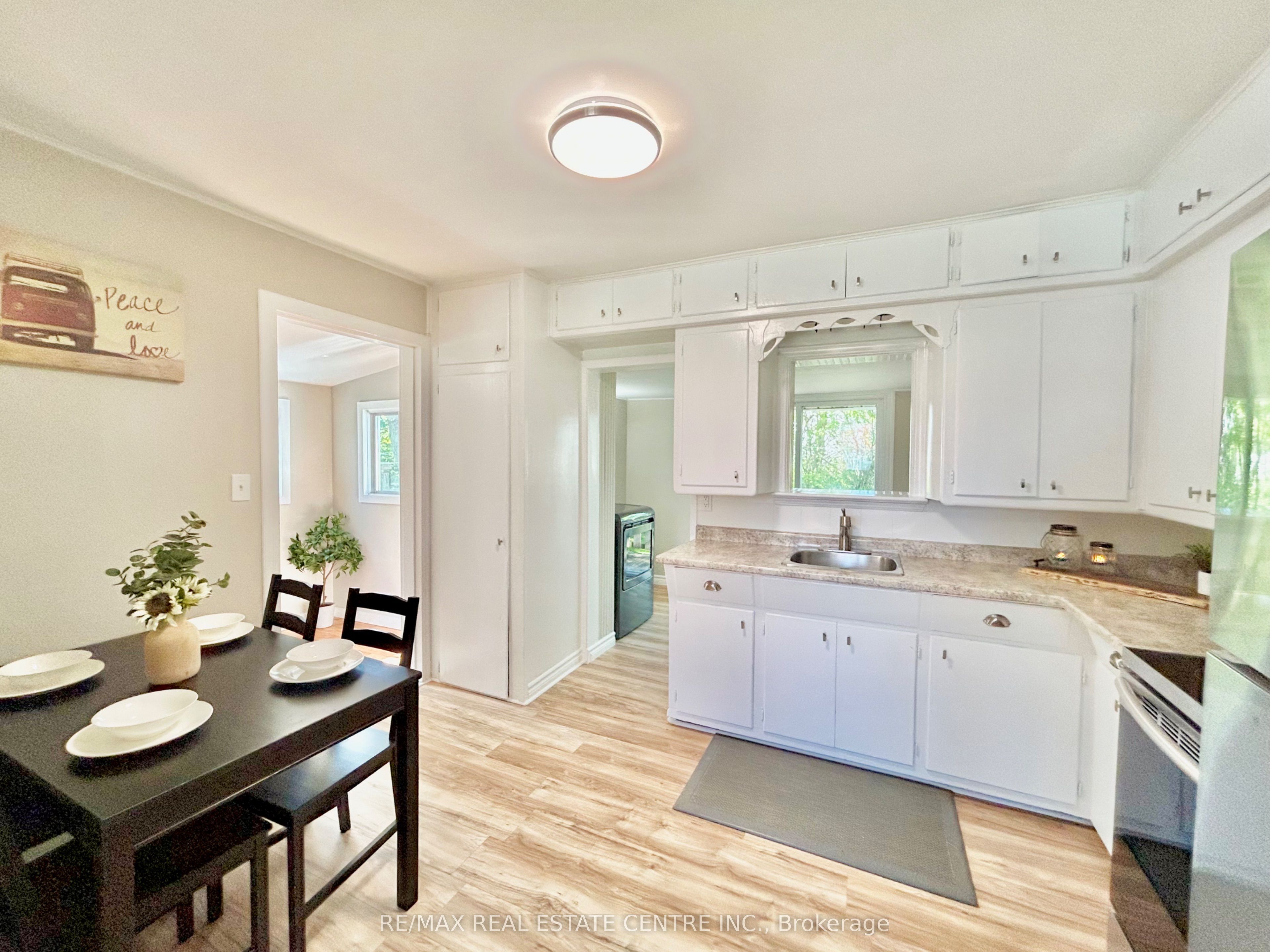 90 Artemesia Street N Property Photo 21