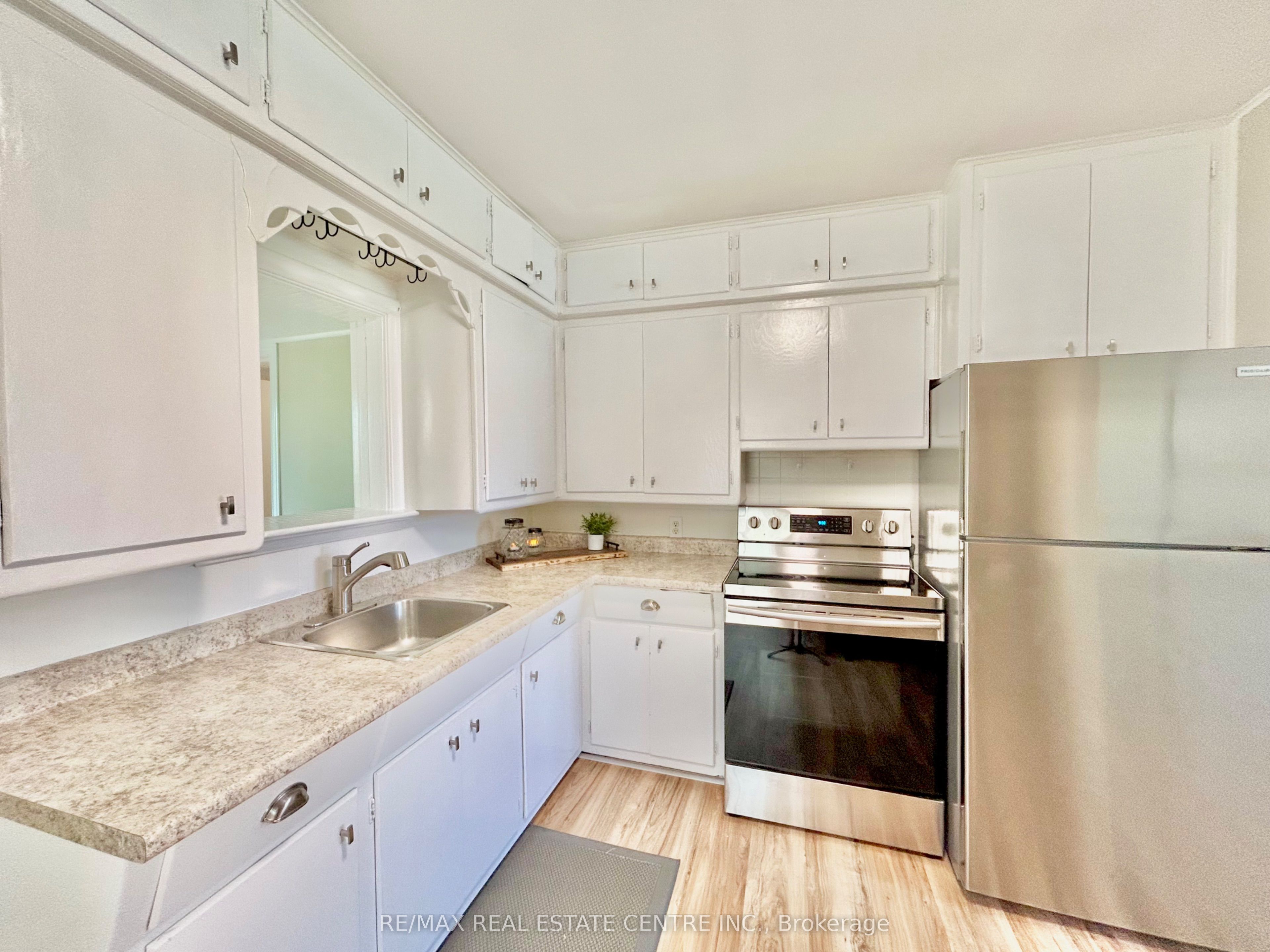 90 Artemesia Street N Property Photo 22