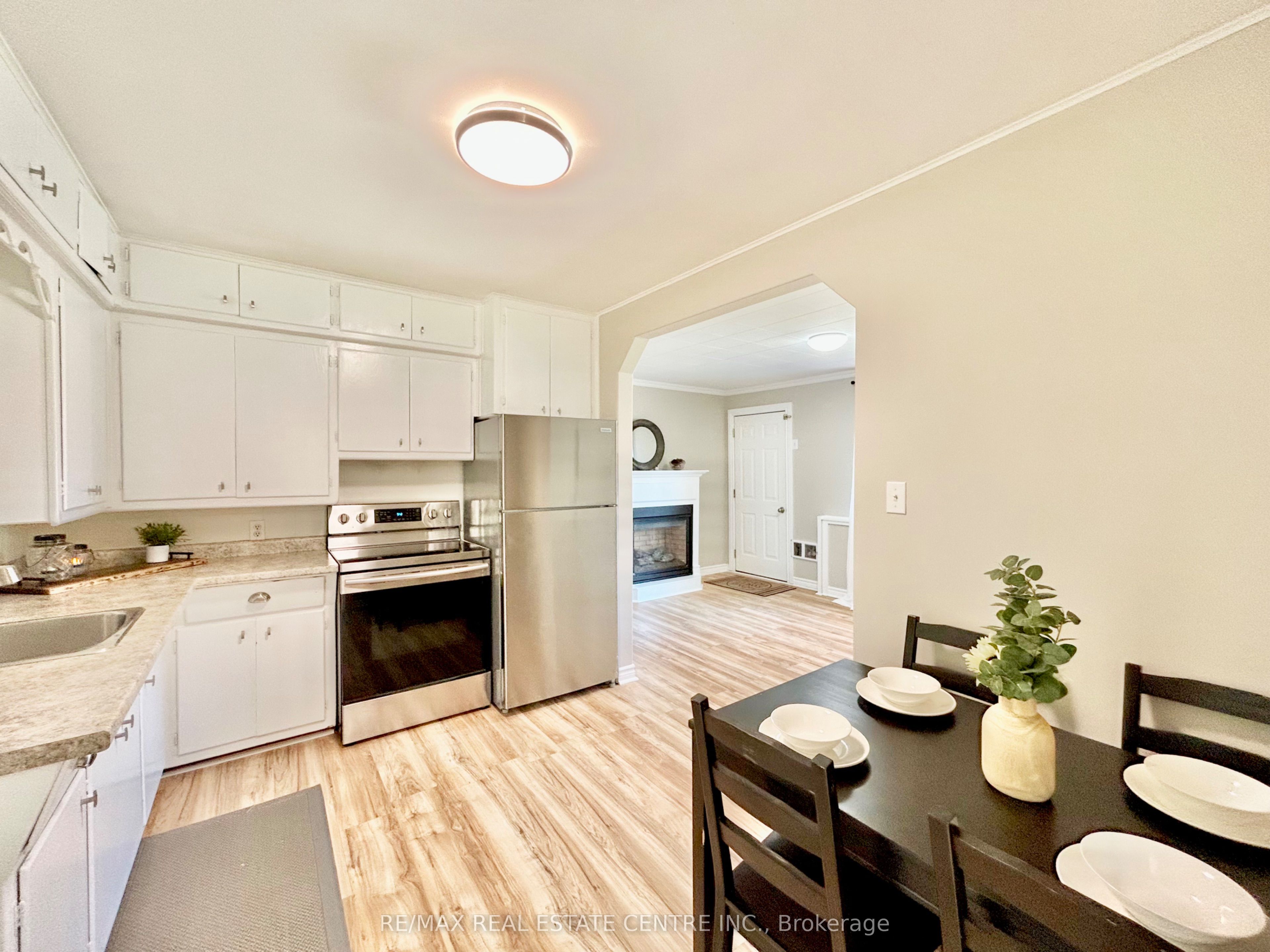 90 Artemesia Street N Property Photo 23