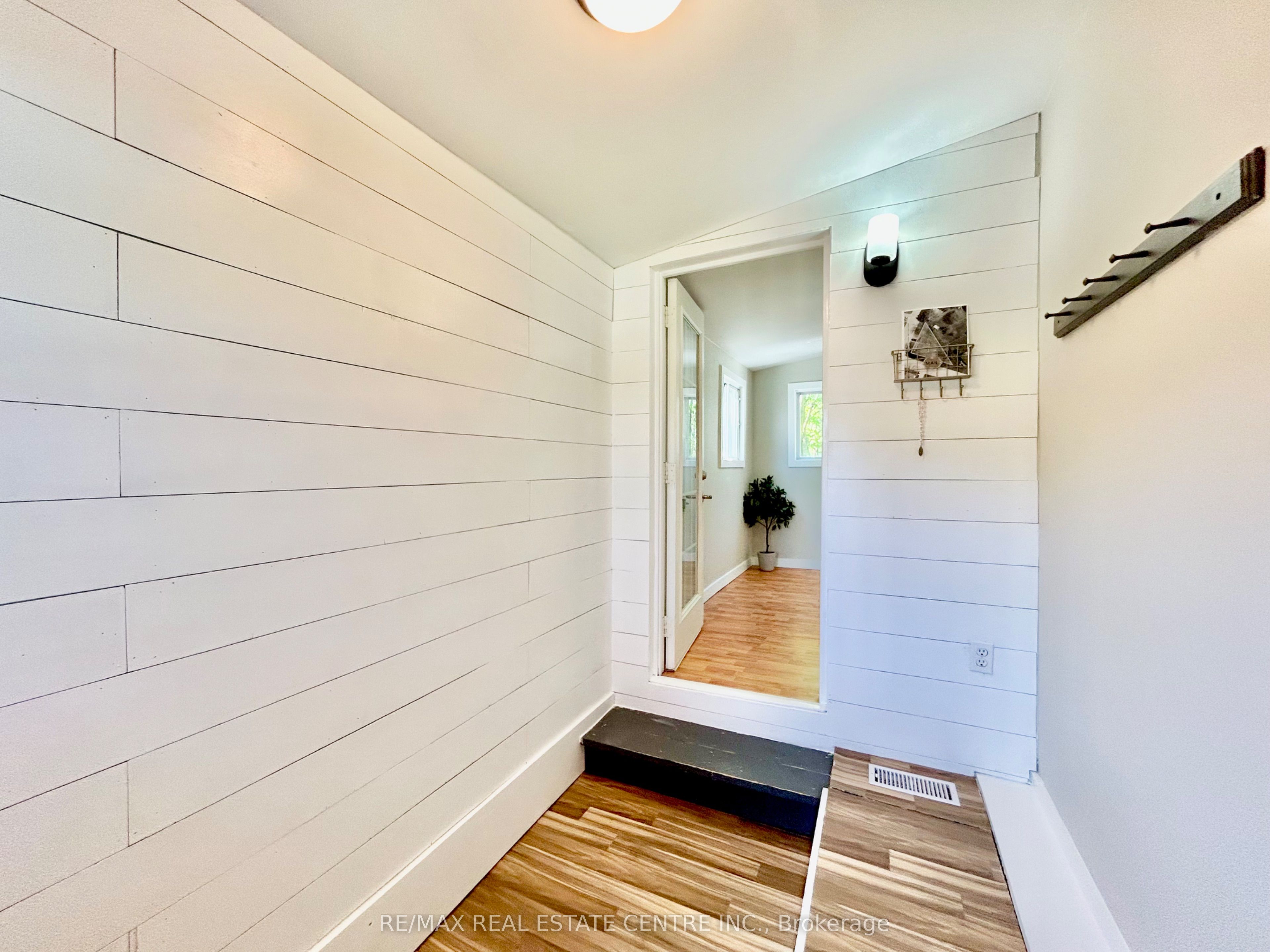 90 Artemesia Street N Property Photo 28